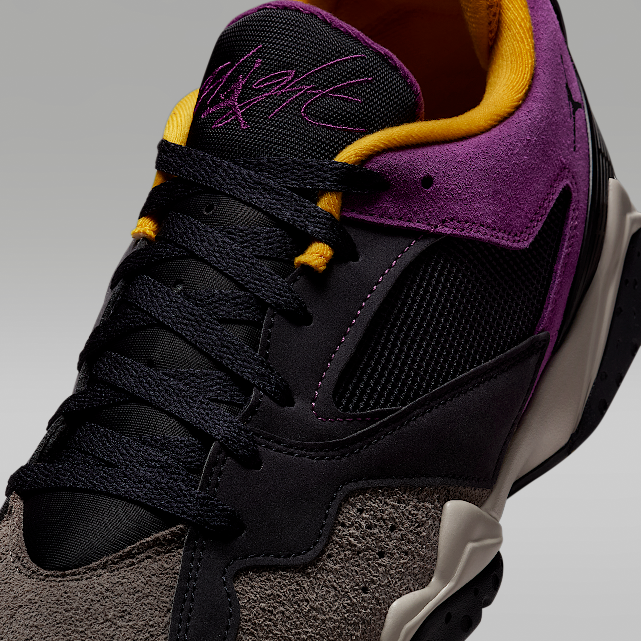 Nike Air Jordan sneaker Oil Grey/Cave Stone/Dark Sulfur/Viotech