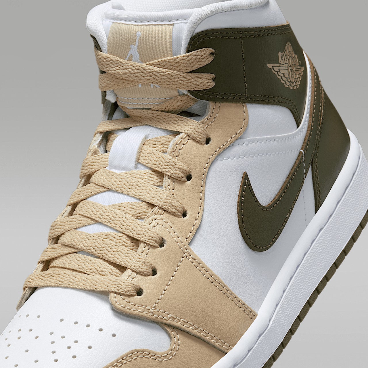 Nike Air Jordan 1 Mid sneaker Wit/Rattan/Medium Olive