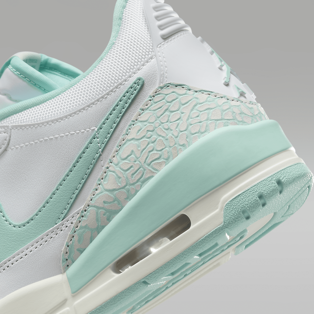 Nike Air Jordan Legacy sneaker Wit/Sail/Light Dew