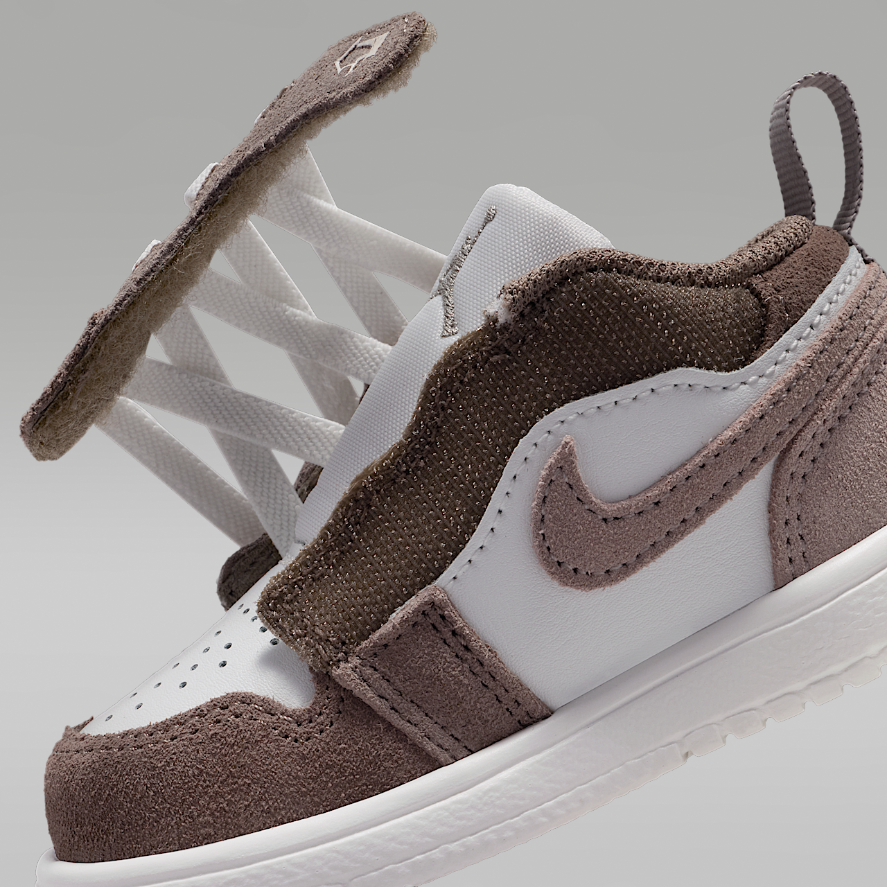 Nike  sneaker Olive Grey/Summit White/Pale Ivory/Enigma Stone