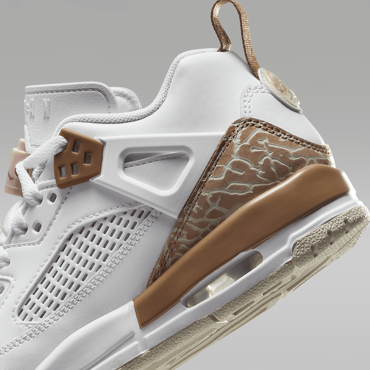 Nike Jordan Spizike Low sneaker Wit/Archaeo Brown/Light Bone/Pink Oxford