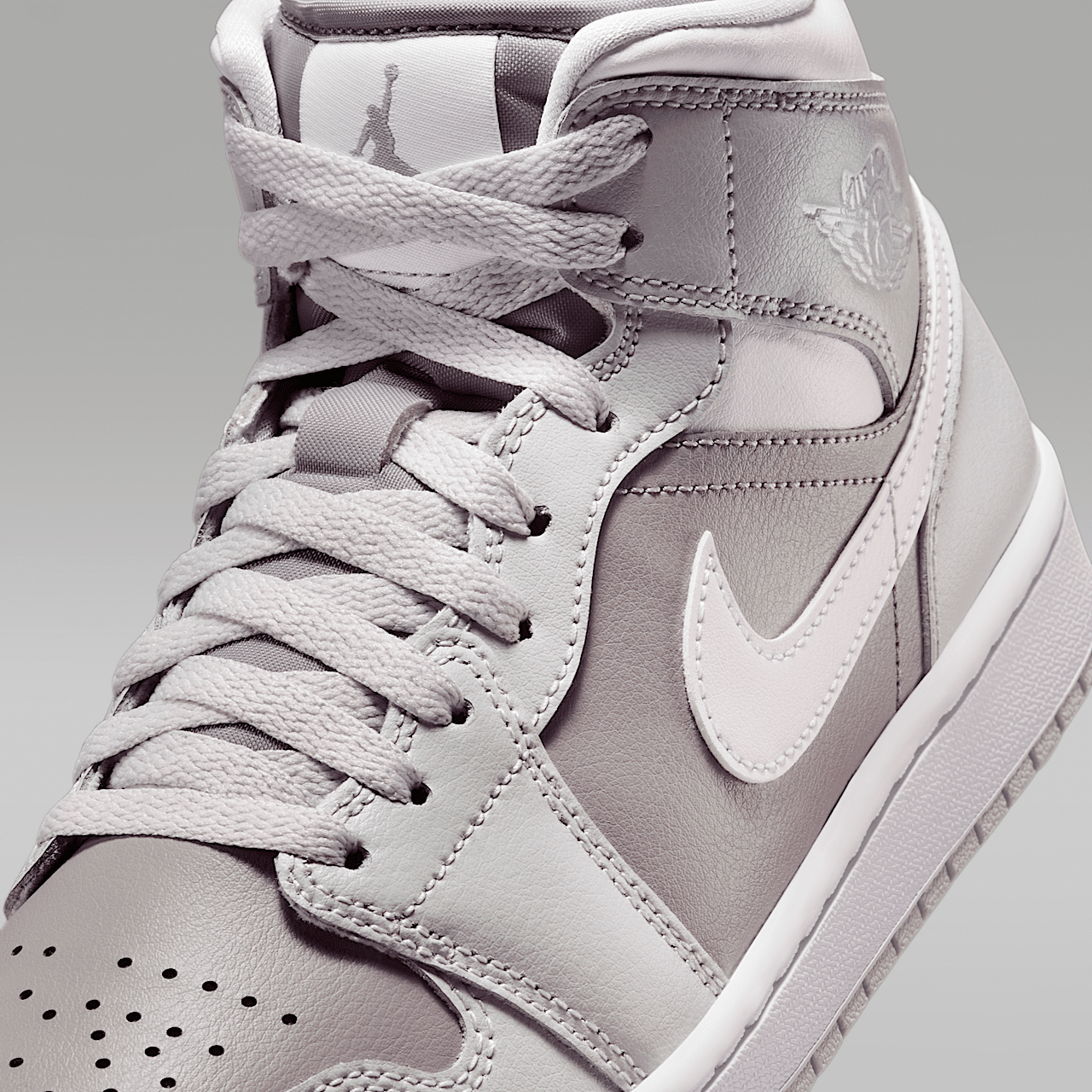 Nike Air Jordan 1 Mid sneaker Photon Dust/Atmosphere Grey/Wit
