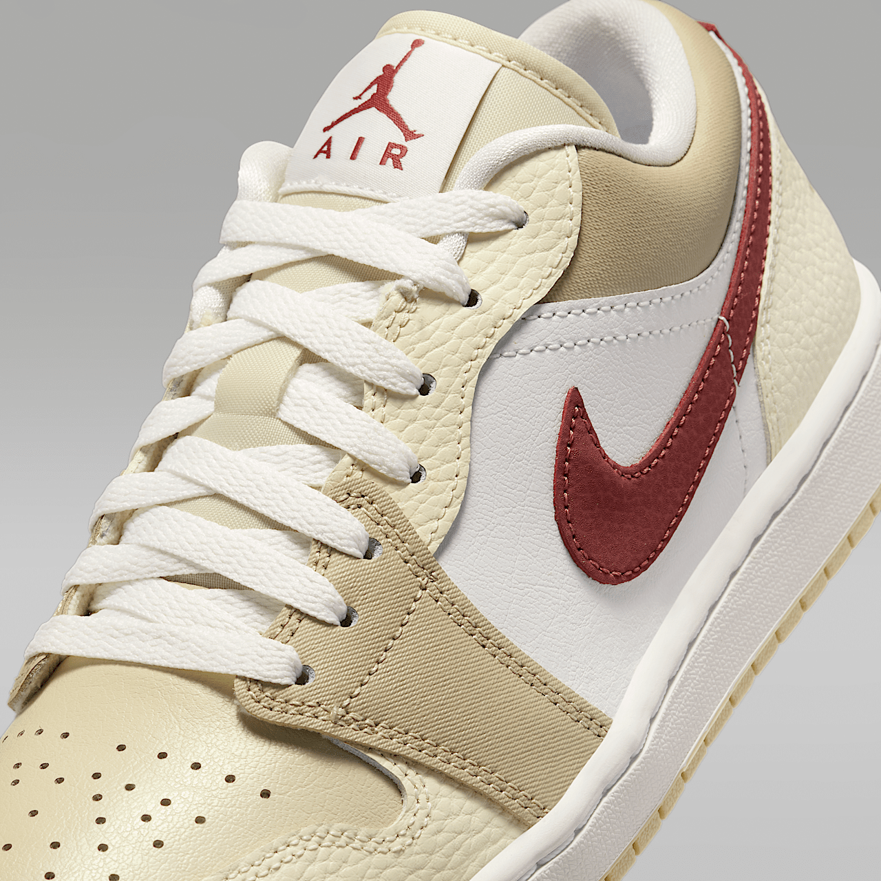 Nike Air Jordan 1 Low sneaker Summit White/Desert Khaki/Light Khaki/Red Sepia