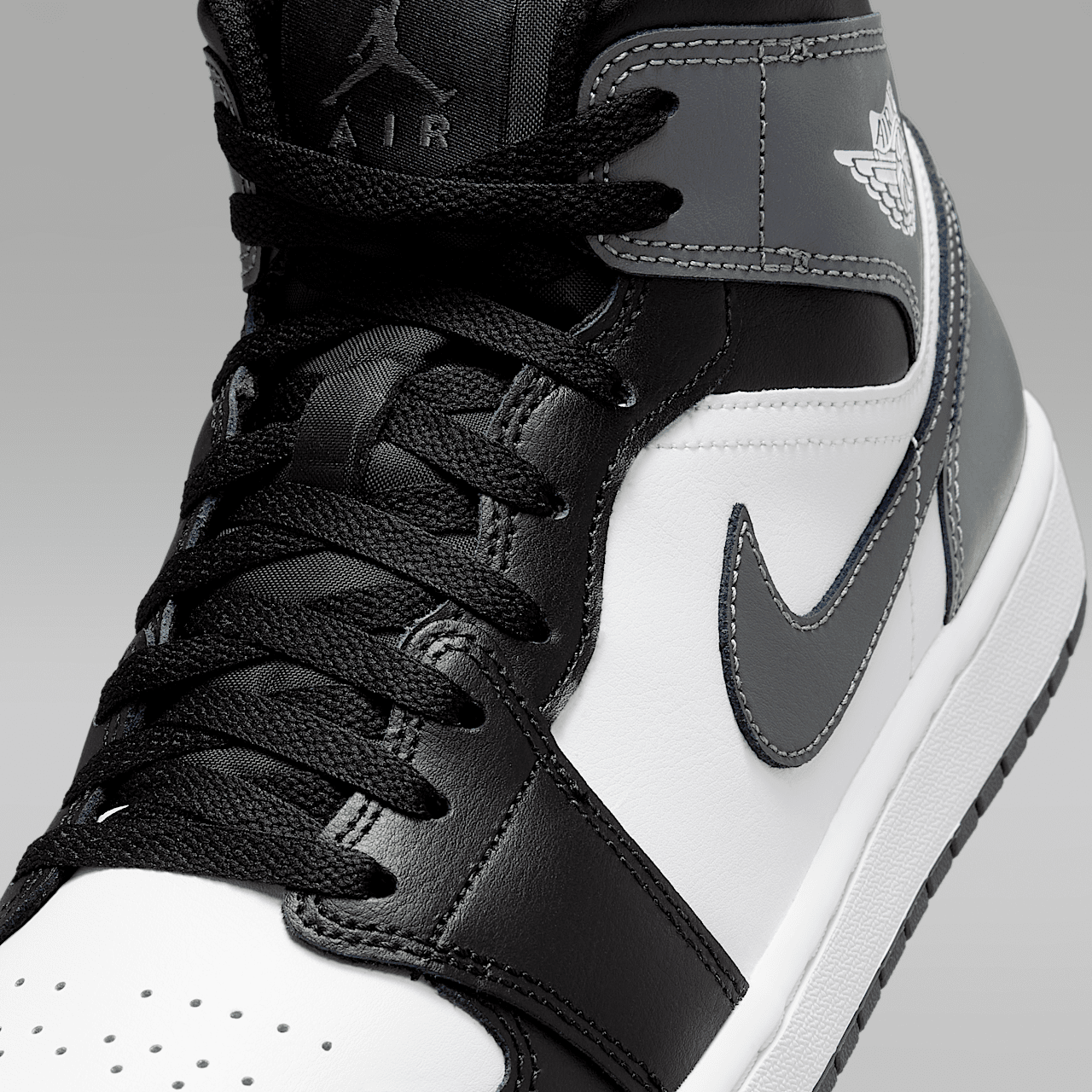 Nike Air Jordan 1 Mid sneaker Zwart/Wit/Iron Grey