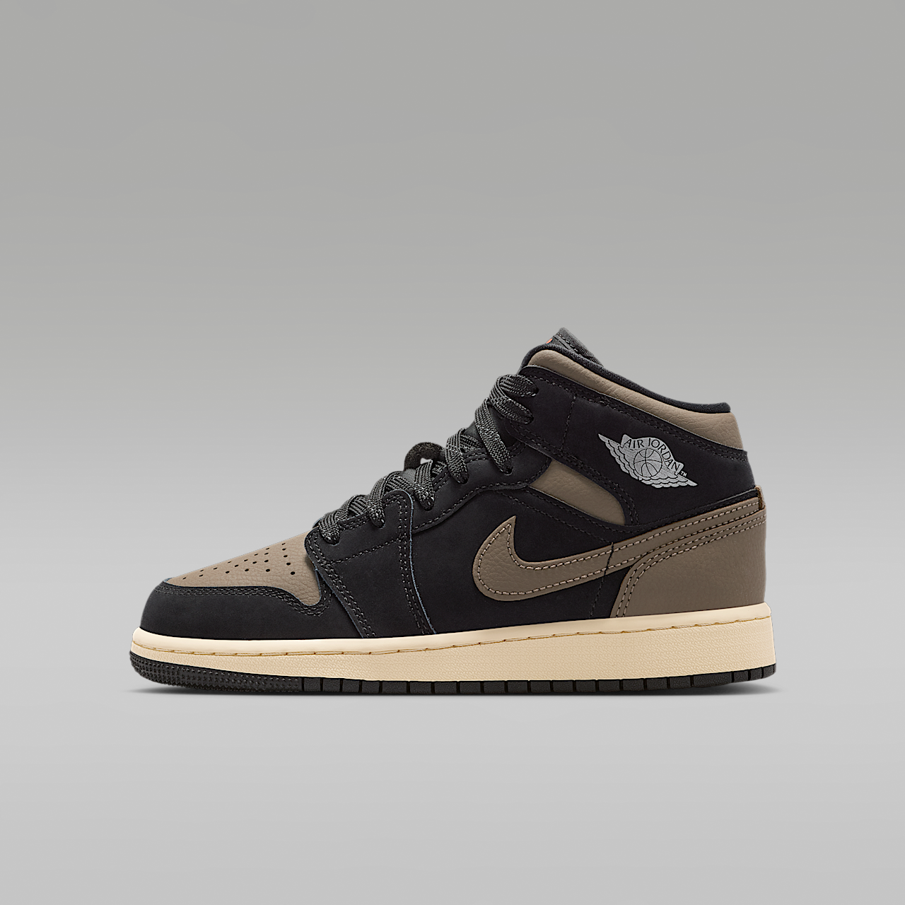 Nike Air Jordan sneaker Zwart/Light Wild Mango/Muslin/Olive Grey