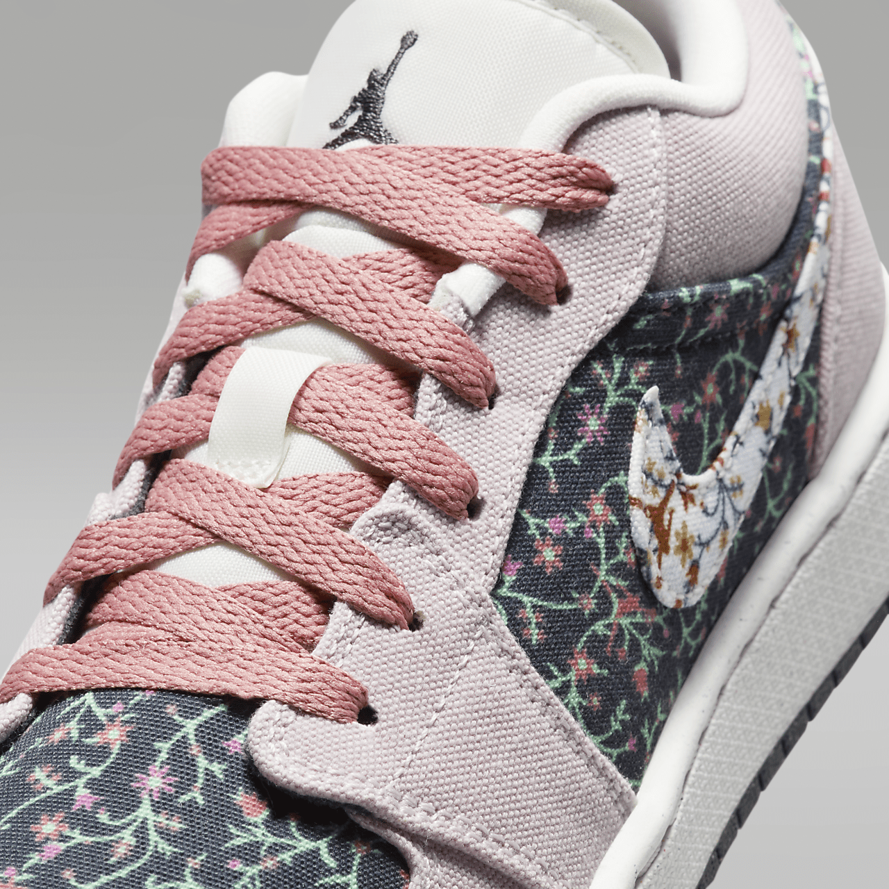 Nike Air Jordan 1 Low sneaker Platinum Violet/Anthracite/Red Stardust/Sail