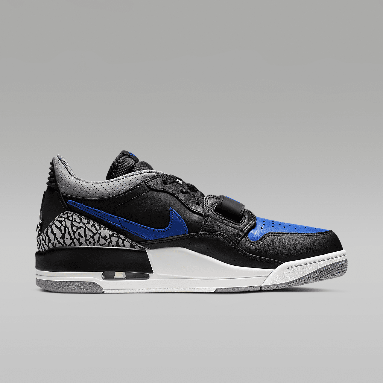 Nike Air Jordan Legacy sneaker Zwart/Wit/Cement Grey/Game Royal