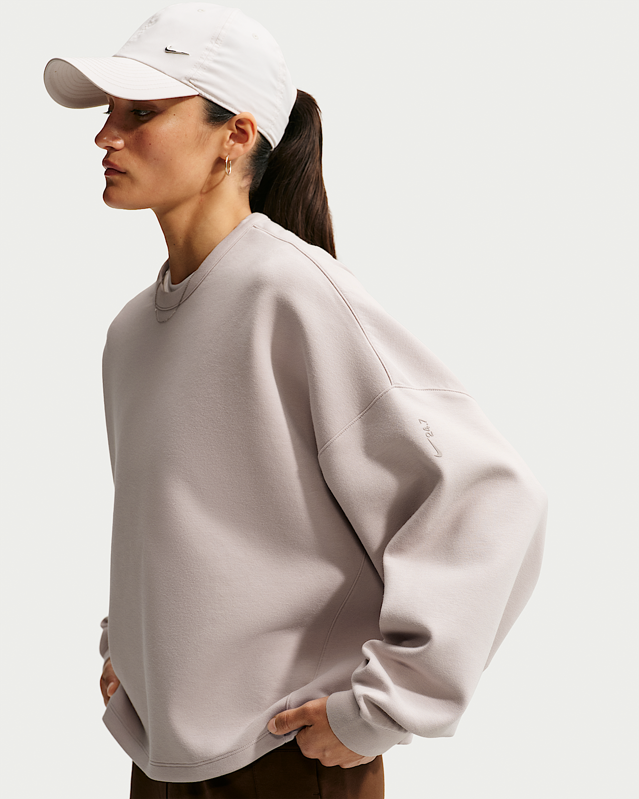 Женские  Nike 24.7 ImpossiblySoft Dri-FIT Oversized Crew-Neck Top
