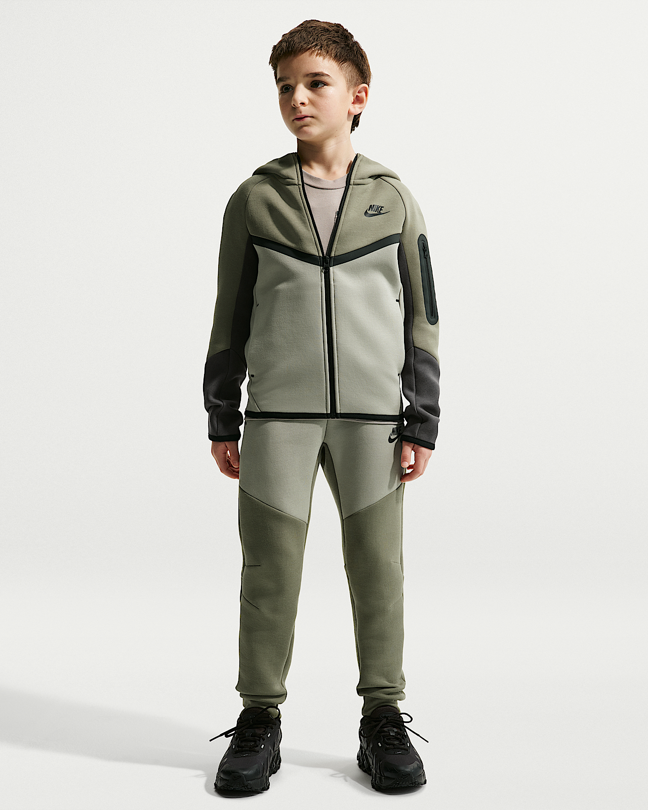 Детские спортивные штаны Nike Sportswear Tech Fleece Big Kids' Joggers