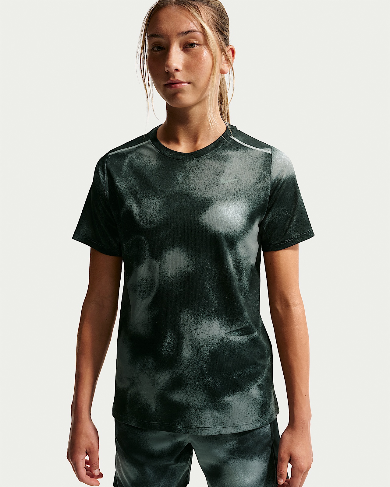 Детские шорты Nike Miler Kids' Dri-FIT Short-Sleeve Top для бега