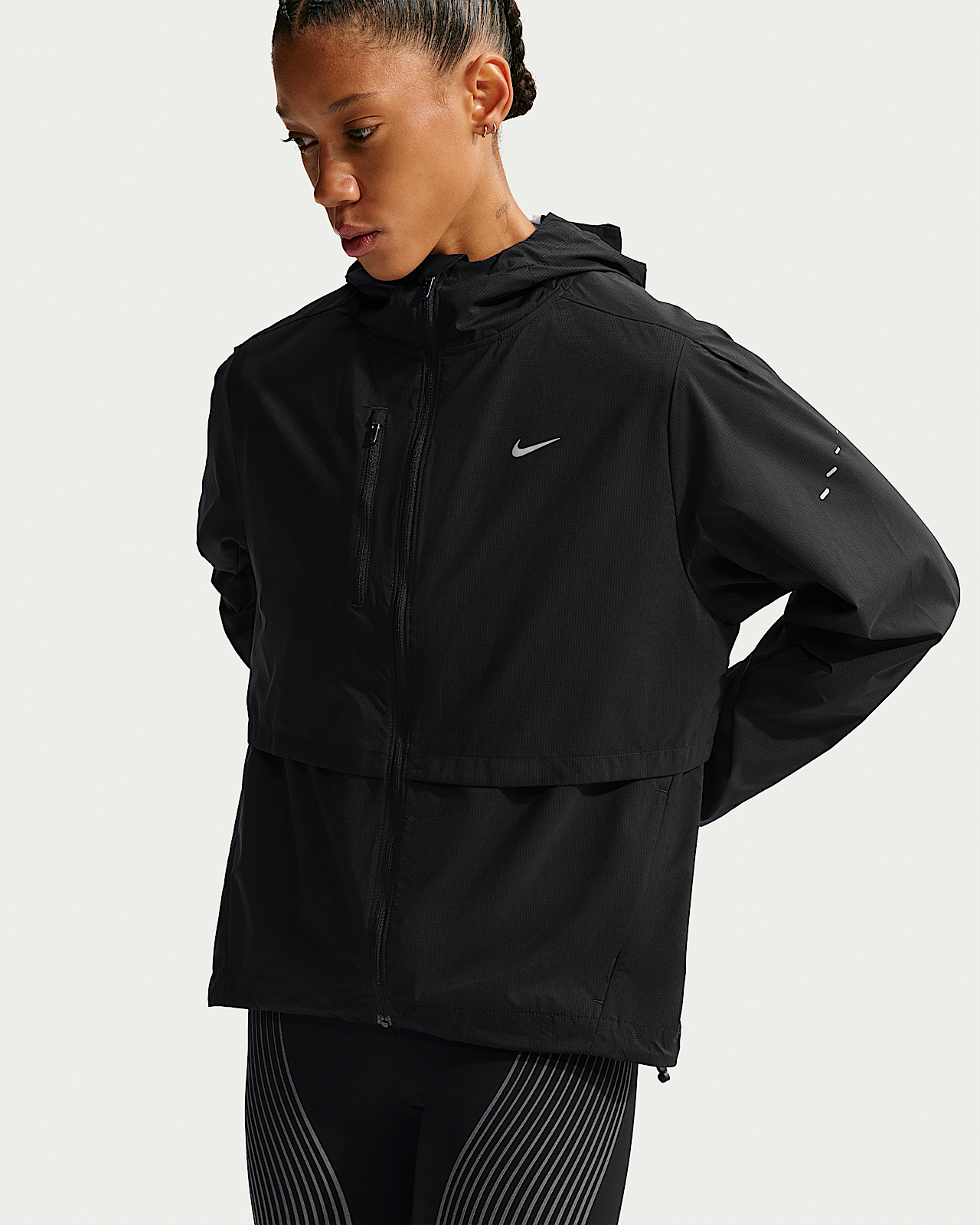 Женская куртка Nike Swift Storm-FIT для бега