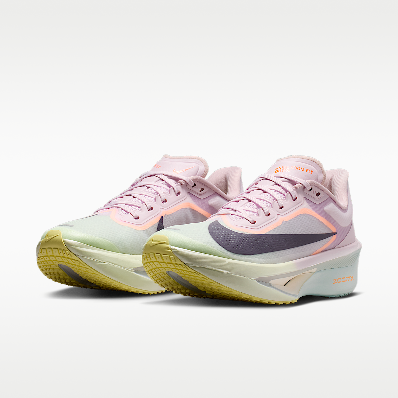 Nike  sneaker Bleached Lilac/Volt Tint/Hyper Crimson/Purple Dynasty