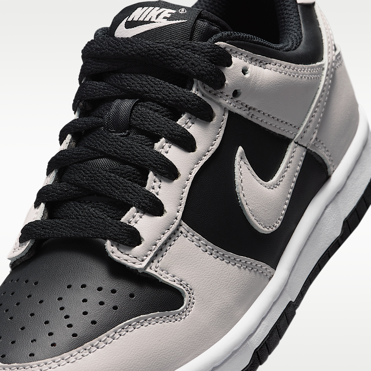 Nike Dunk Low sneaker Zwart/Platinum Tint/Wit/Platinum Tint