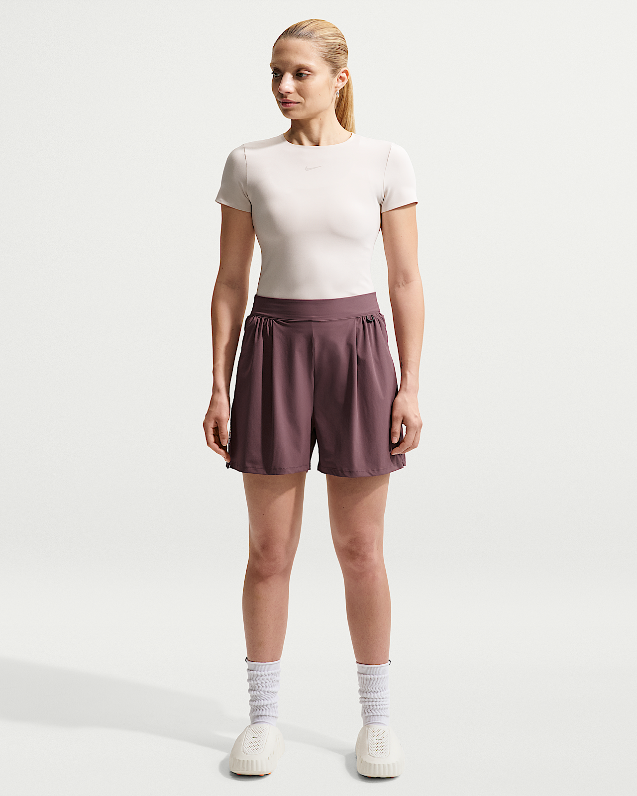 Женские шорты Nike 24.7 PerfectStretch Dri-FIT High-Waisted Shorts