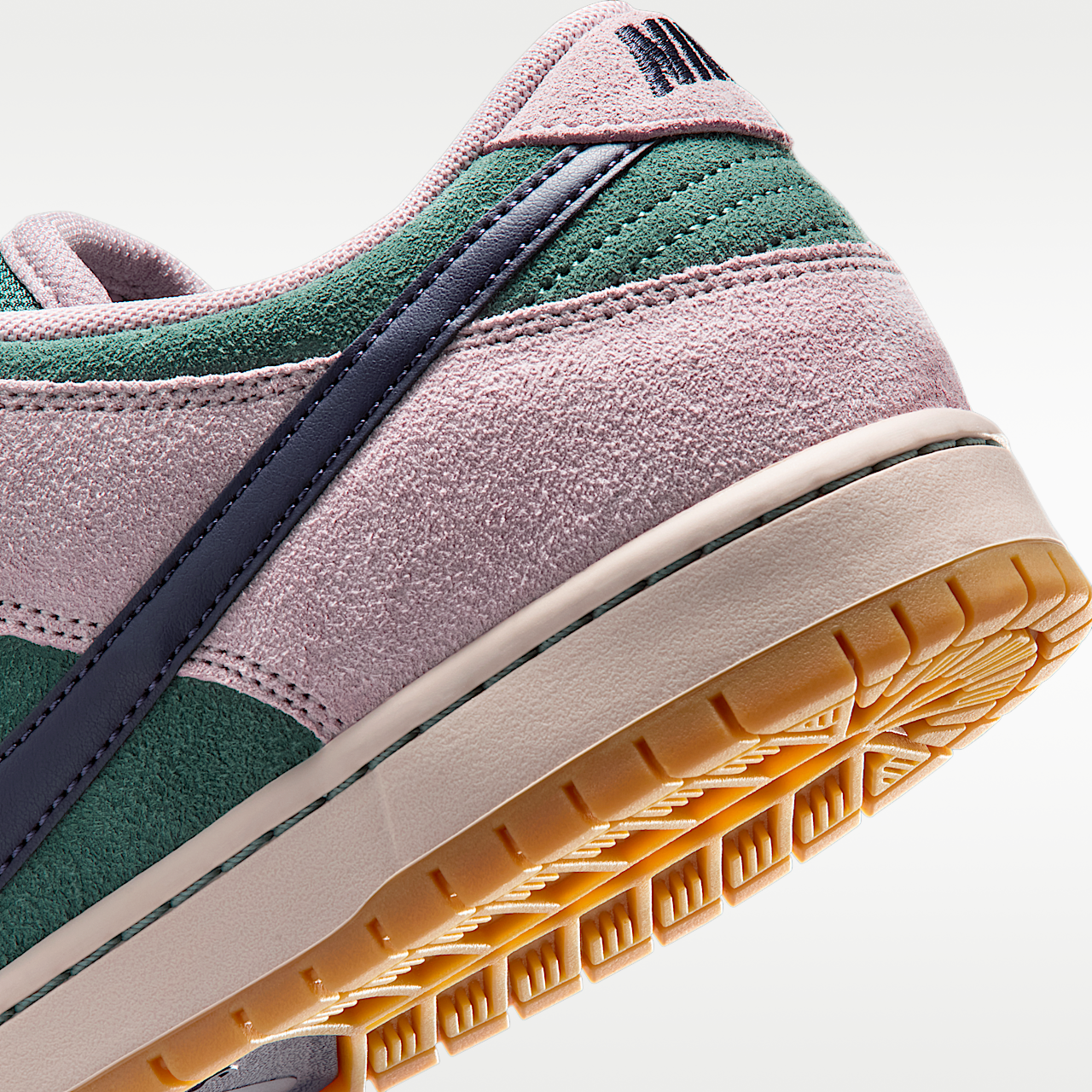 Nike Dunk Low sneaker Mineral Slate/Particle Rose/Silt Red/Dark Raisin