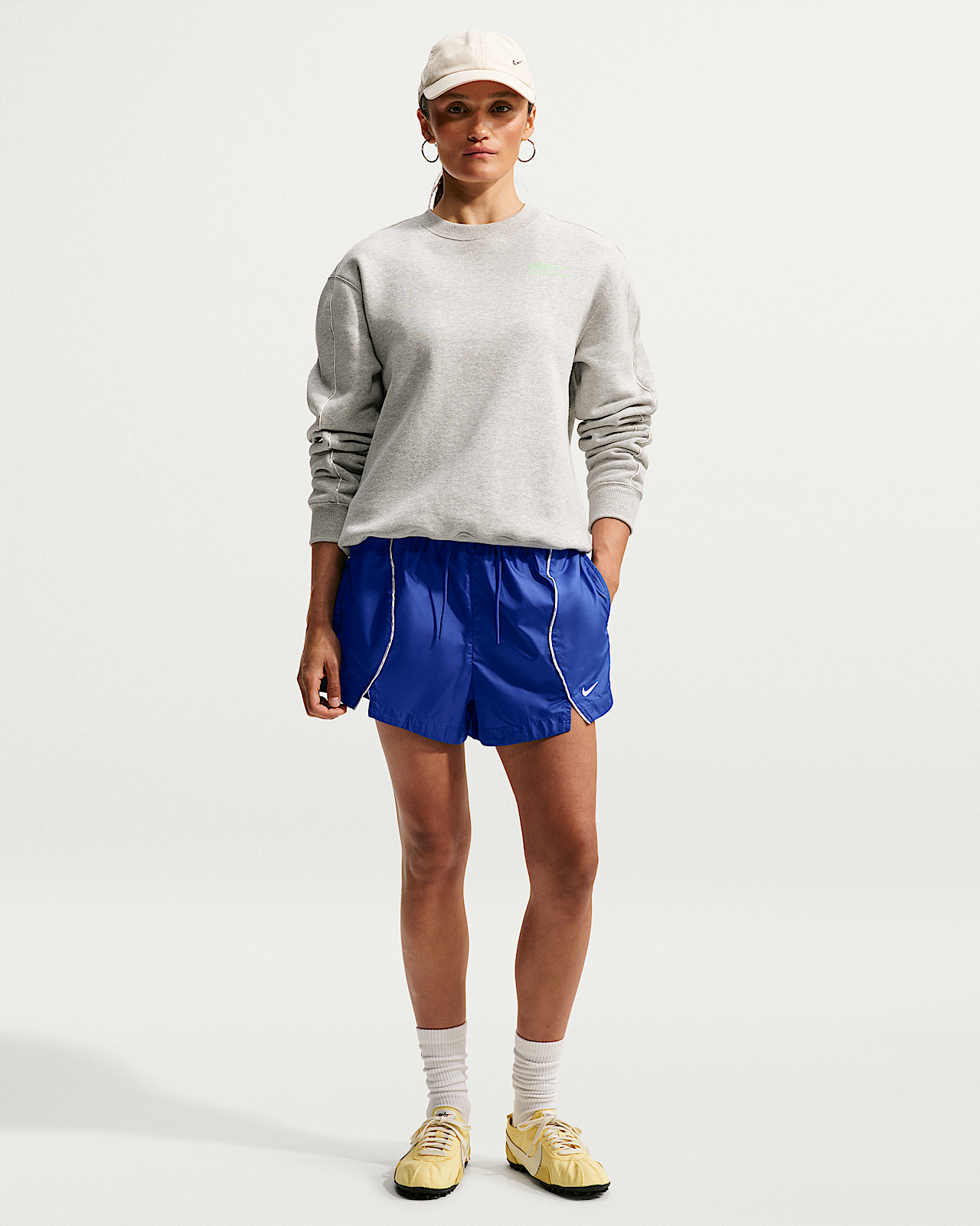 Женские шорты Nike Sportswear Loose Mid-Rise Repel Woven Shorts