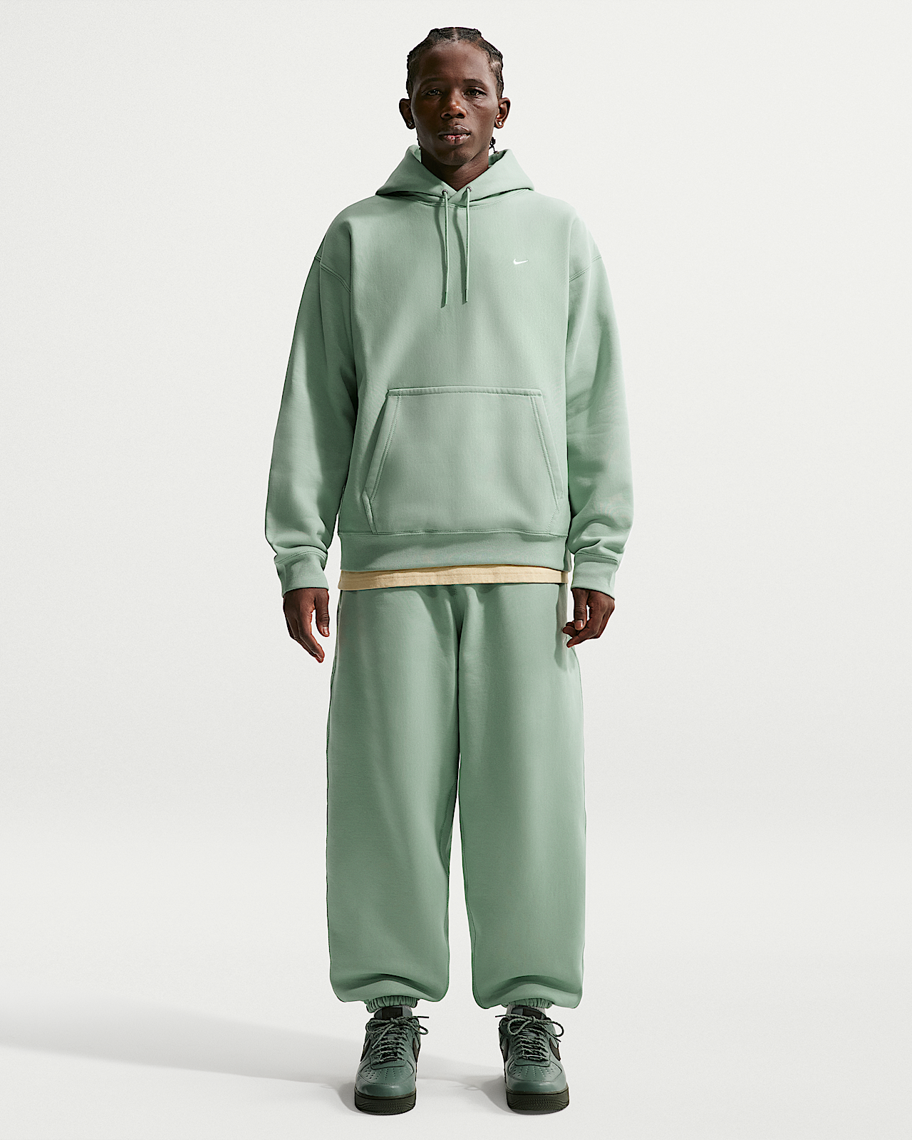 Мужские  Nike Solo Swoosh Cuffed Fleece Pants