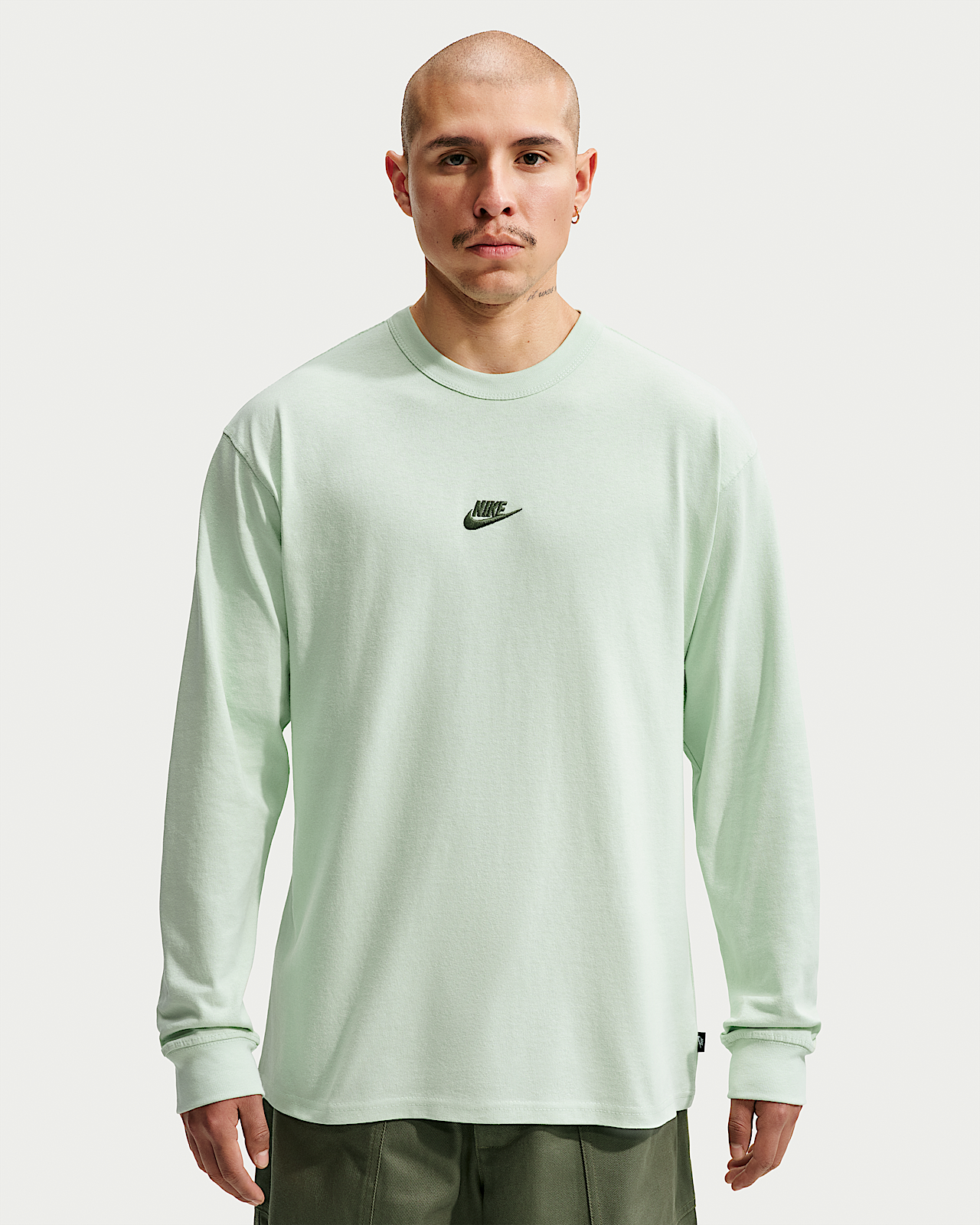 Мужская футболка Nike Sportswear Premium Essentials Long-Sleeve