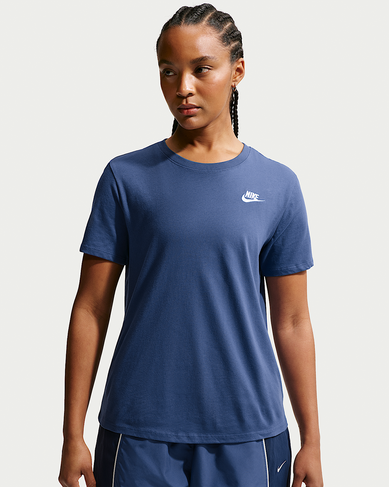 Женская футболка Nike Sportswear Club Essentials