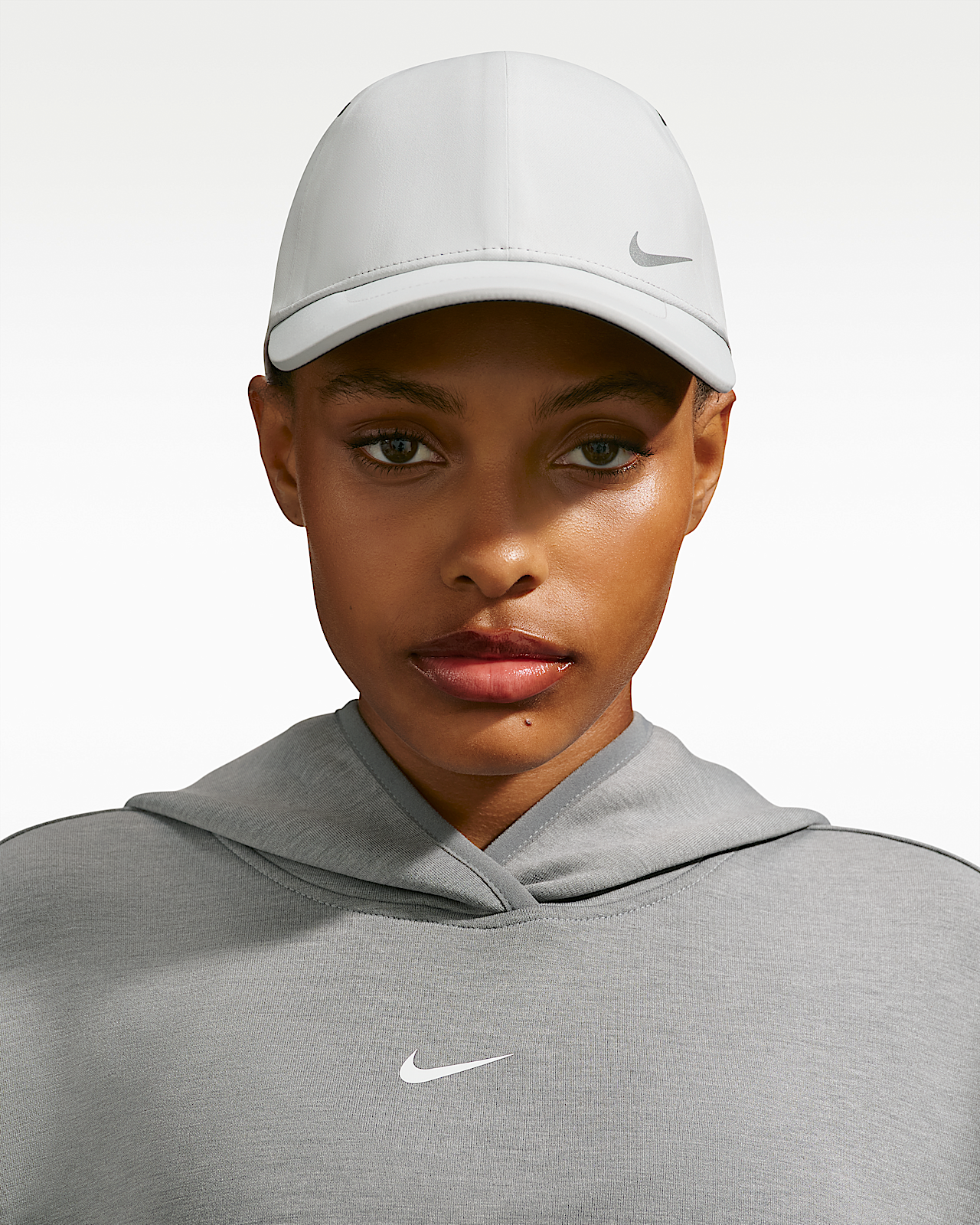 Женская кепка Nike Storm-FIT ADV Club Structured AeroBill Cap