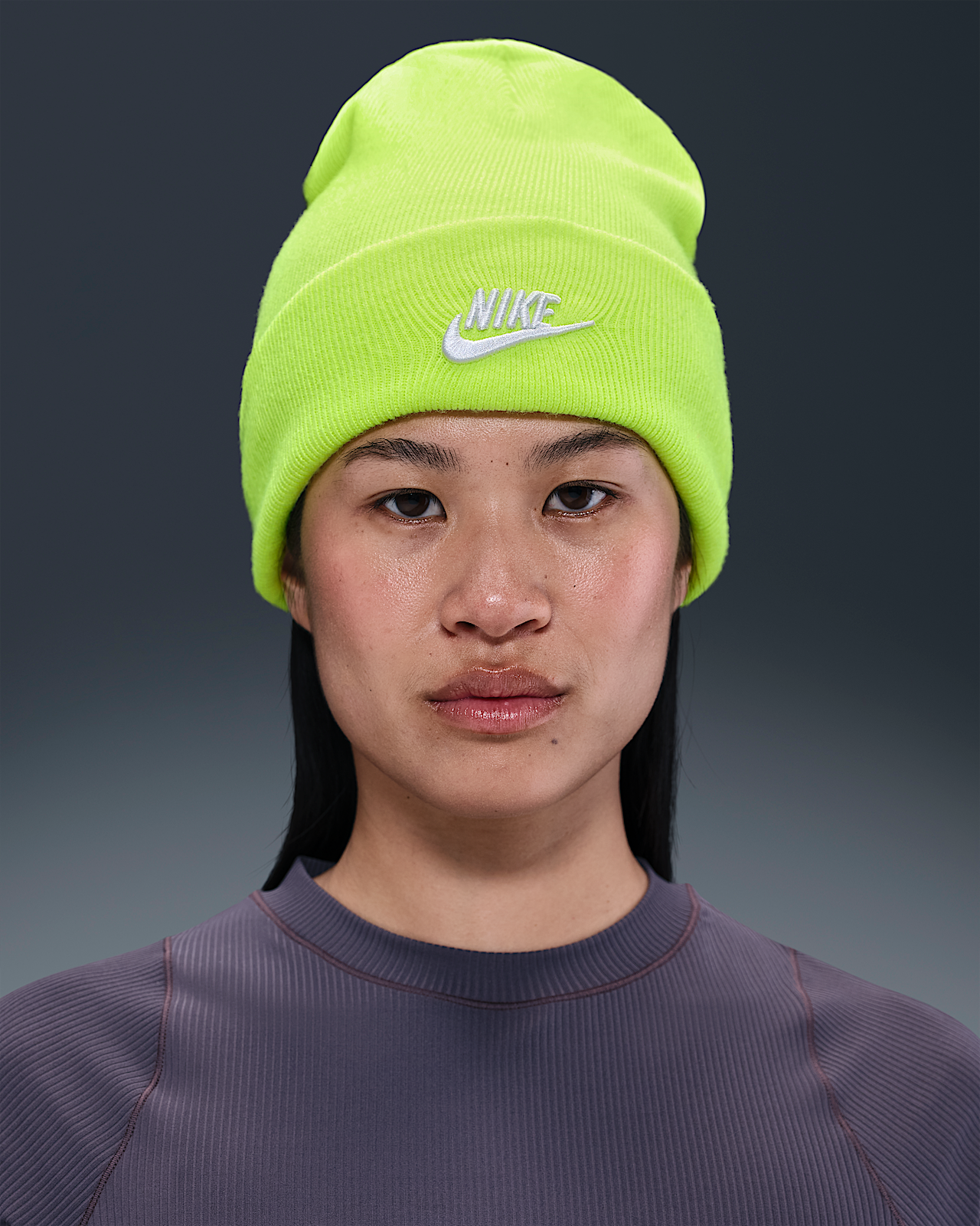 Женские  Nike Peak Futura Beanie