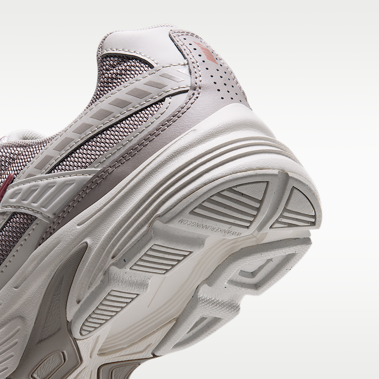 Nike Nike Initiator sneaker Phantom/Rust Pink/Moon Particle