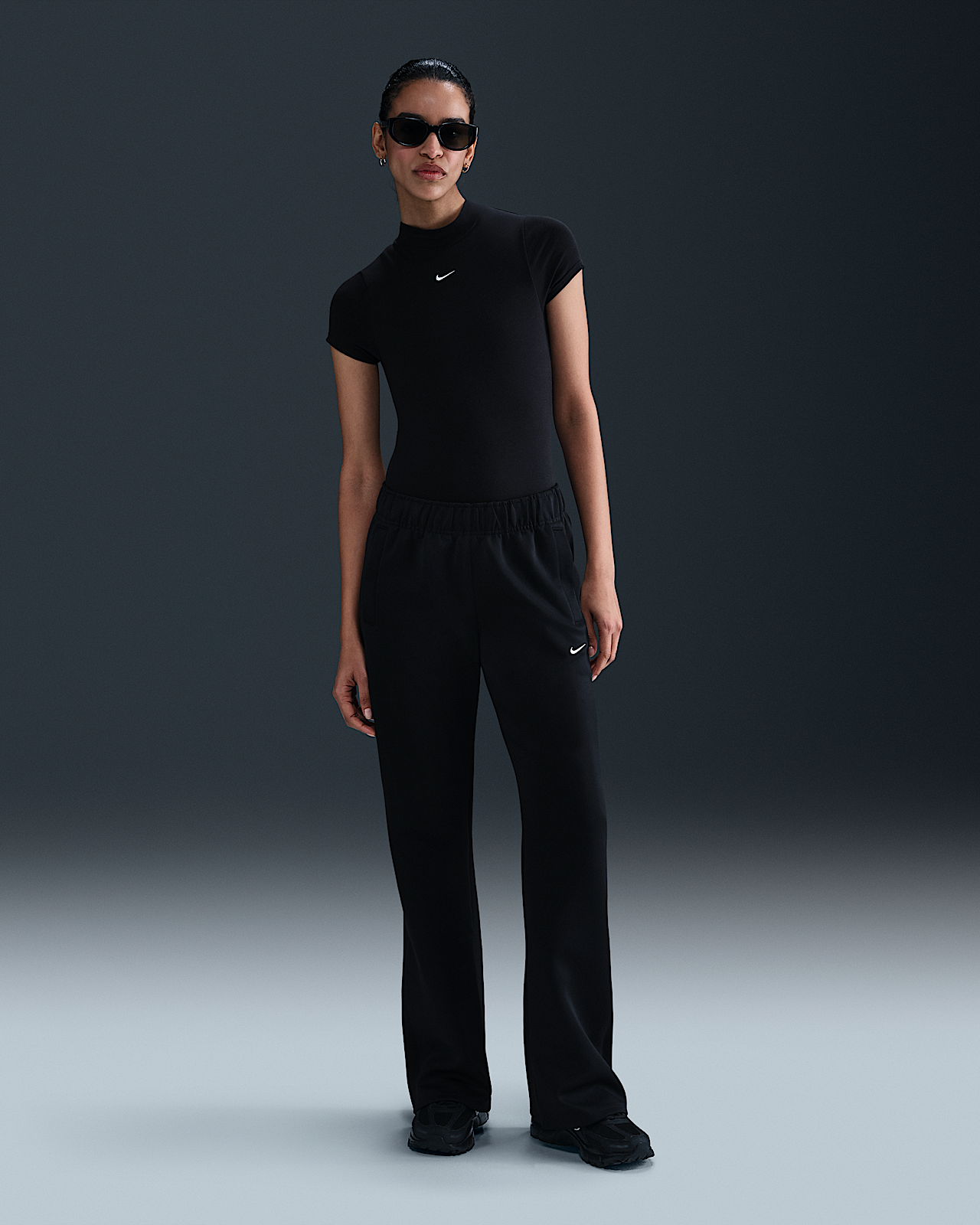 Женские  Nike Sportswear Windrunner Mid-Rise Slim Knit Pants для бега