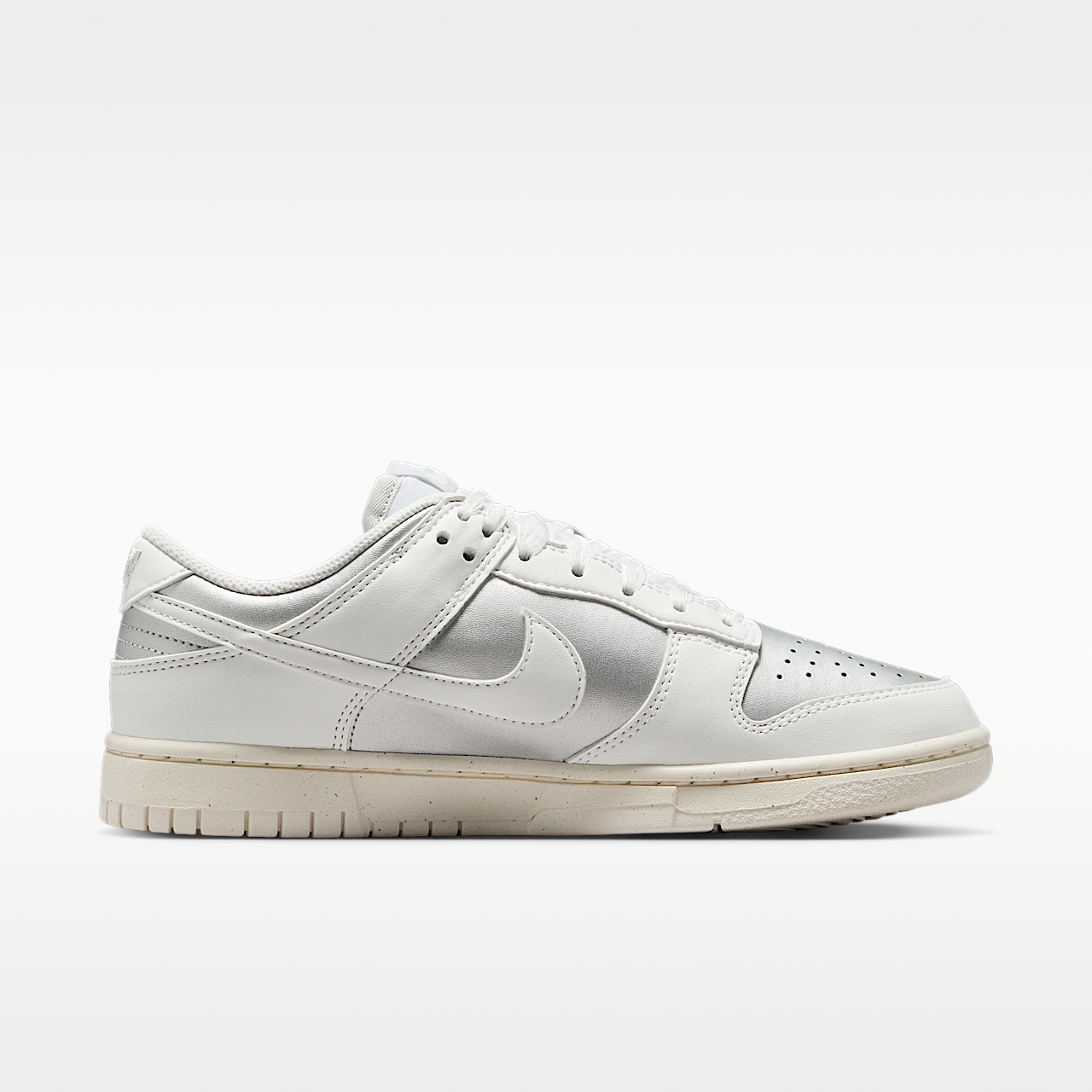 Nike Dunk Low sneaker Metallic Platinum/Pale Ivory/Summit White