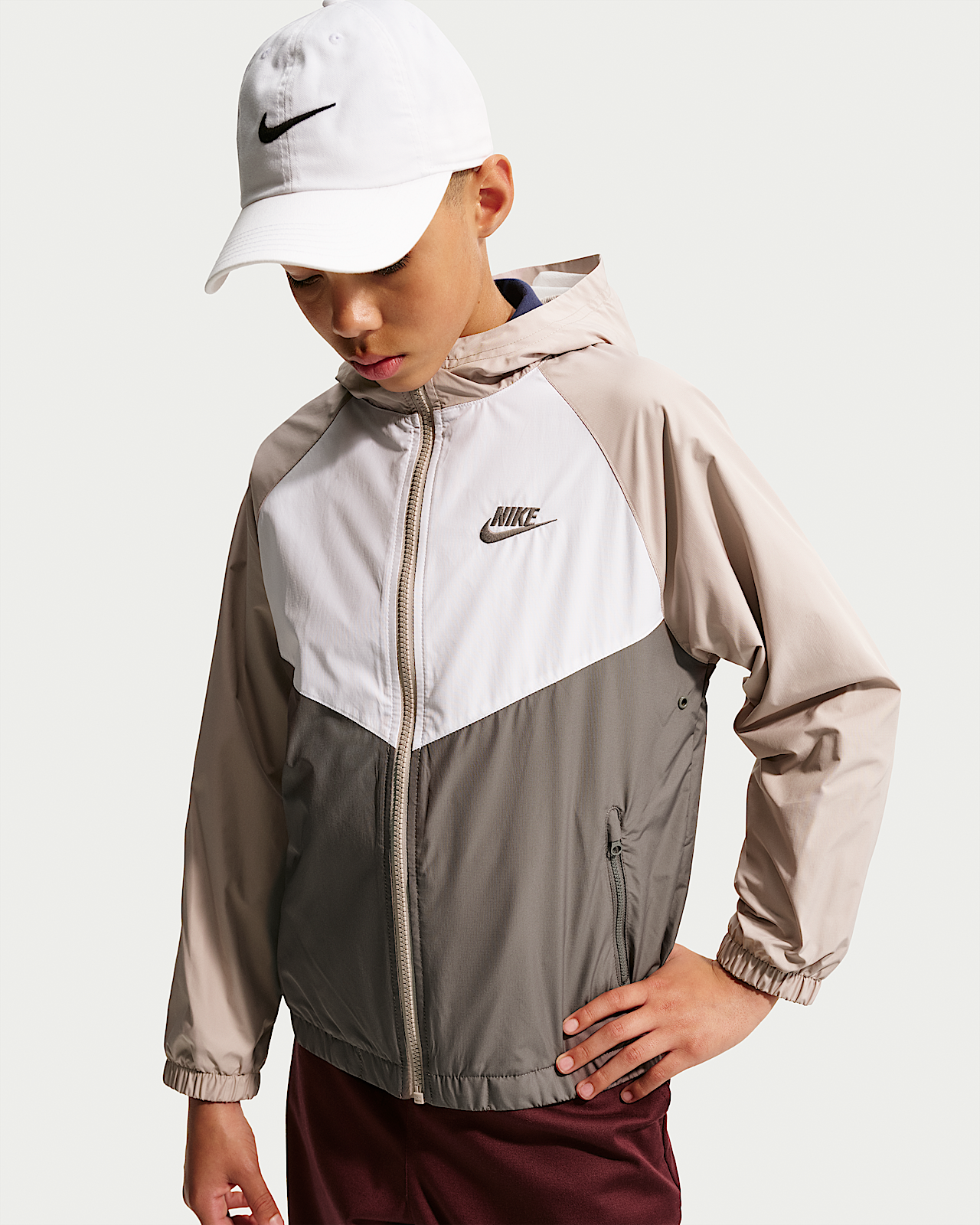 Детская куртка Nike Sportswear Windrunner Big Kids' Hooded Repel для бега