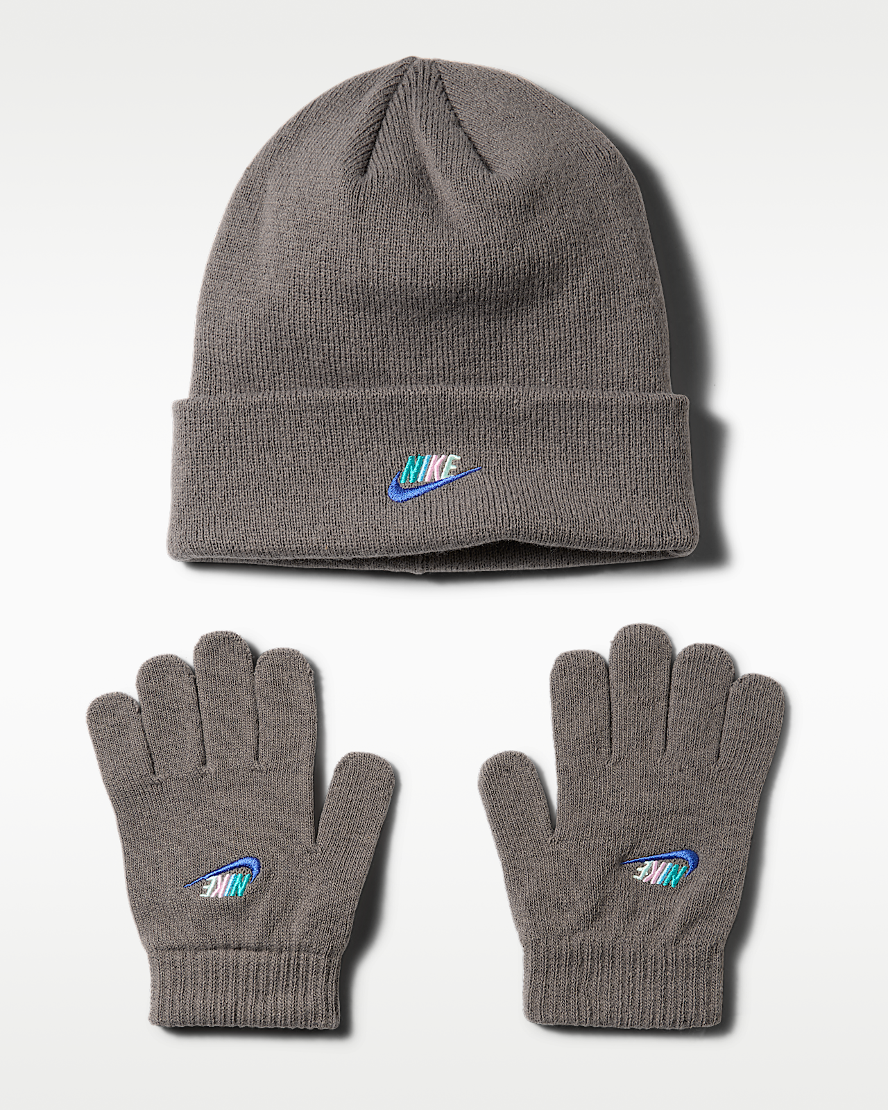 Подростковые  Nike Big Kids' Club Beanie and Gloves Set