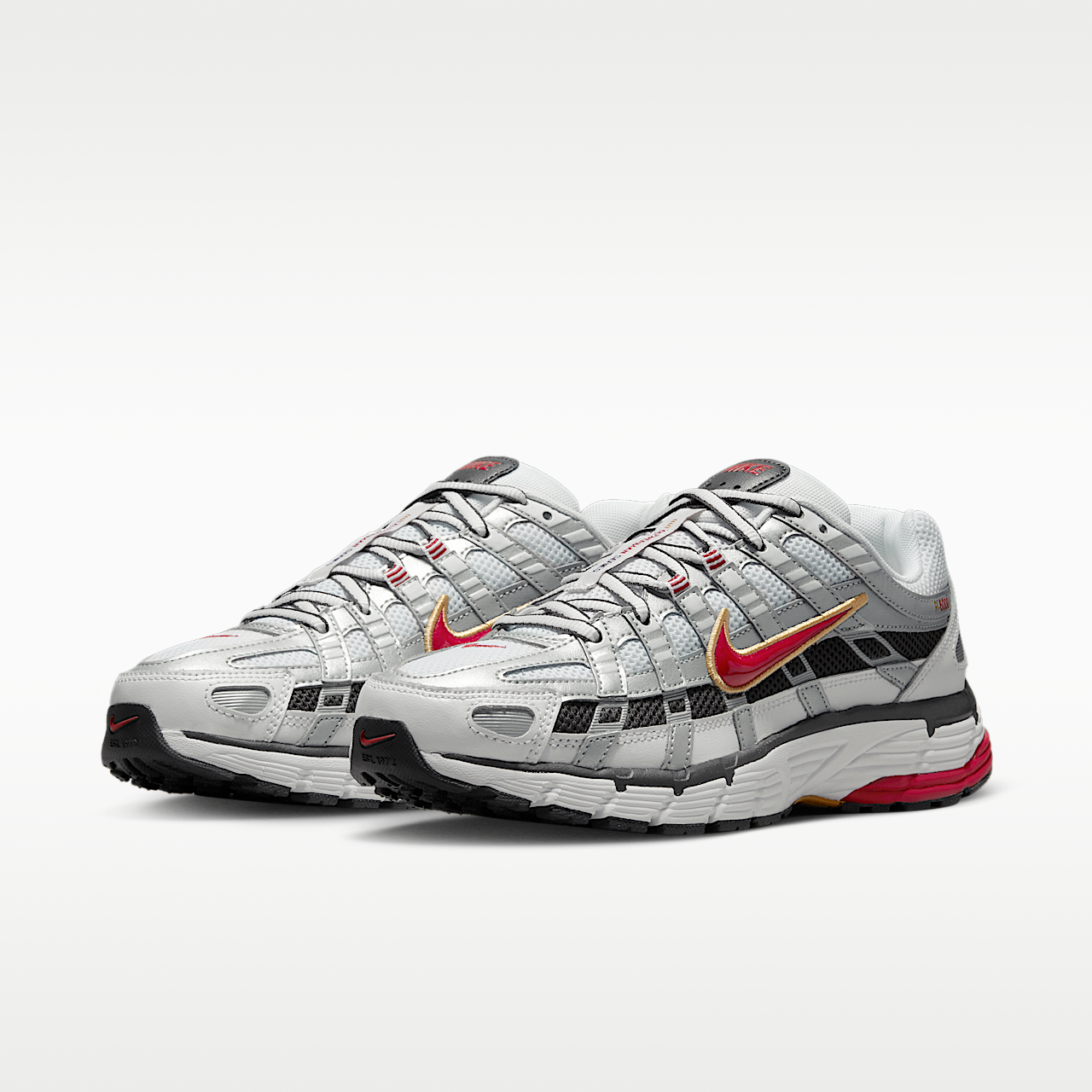 Nike P-6000 sneaker Wit/Metallic Platinum/Dark Charcoal/Varsity Red