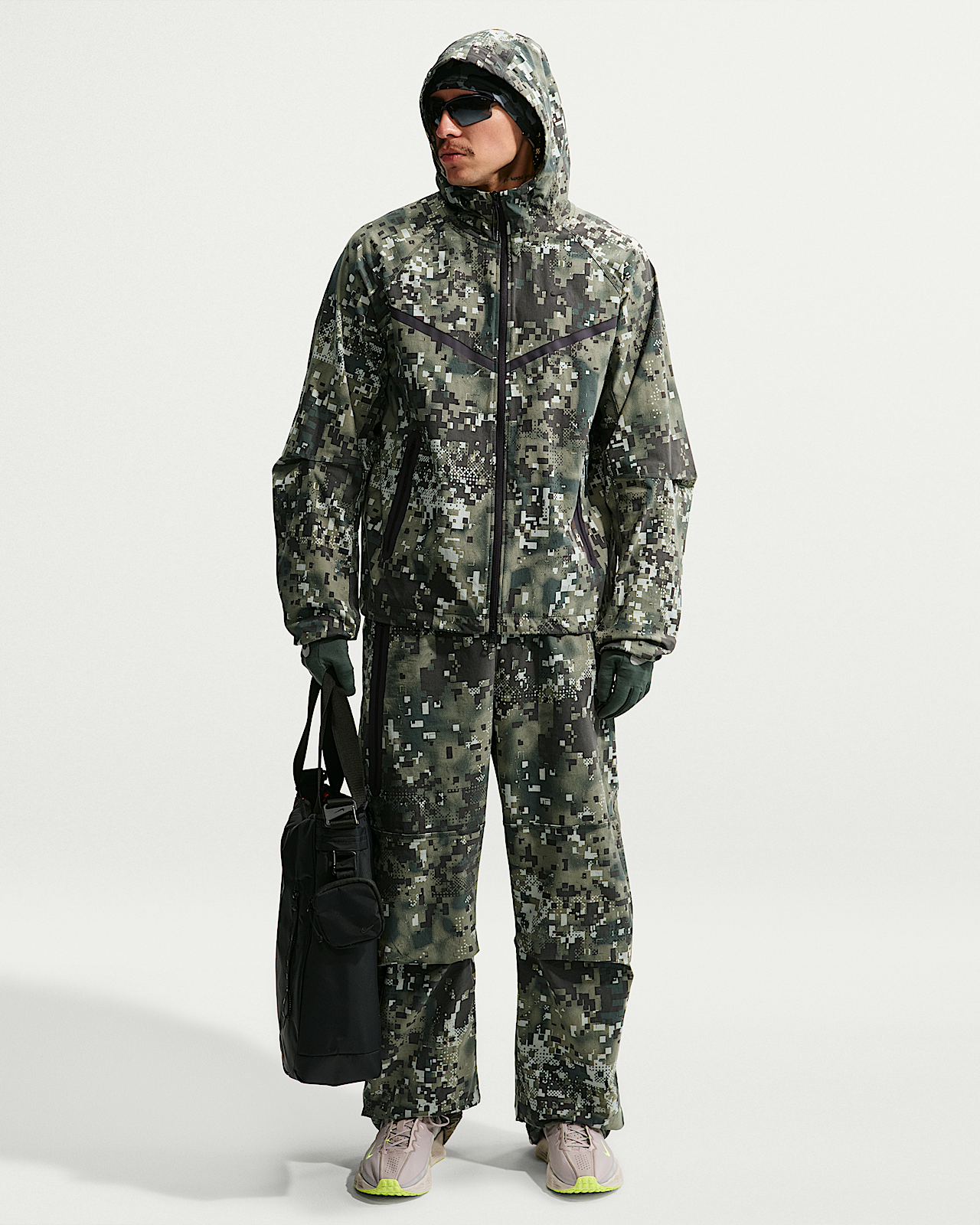Мужские  Nike Tech Dri-FIT Woven Pants