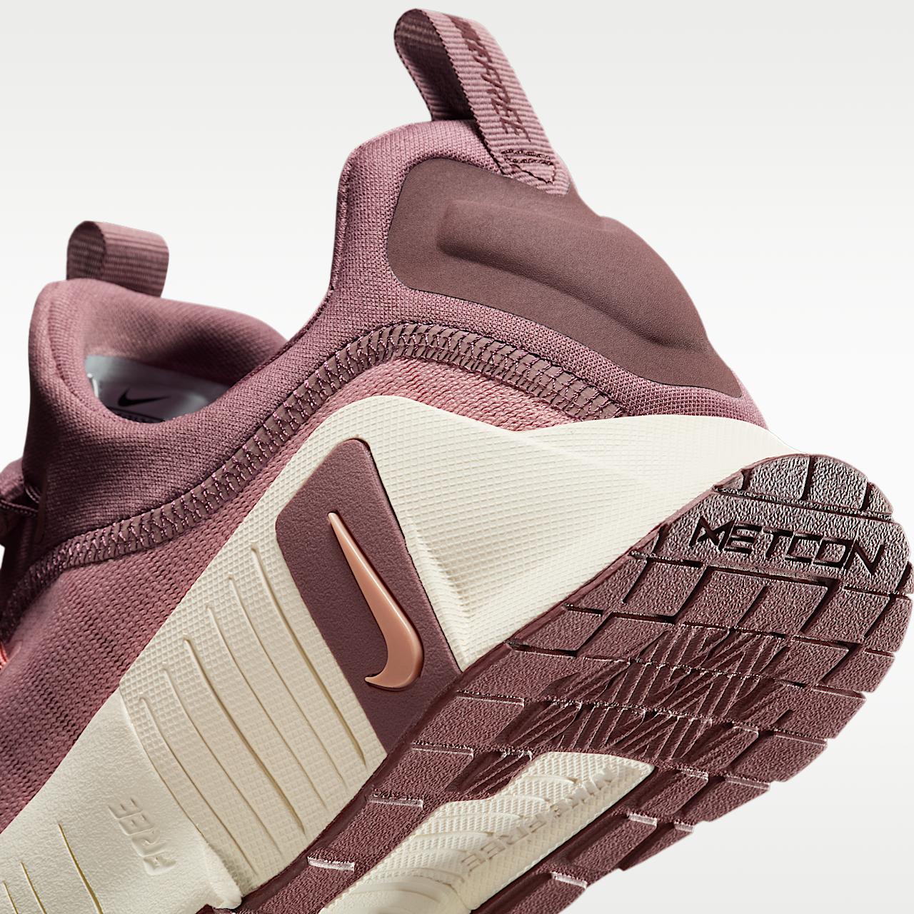 Nike Free sneaker Particle Pink/Pale Ivory/Red Sepia/Metallic Rose Gold