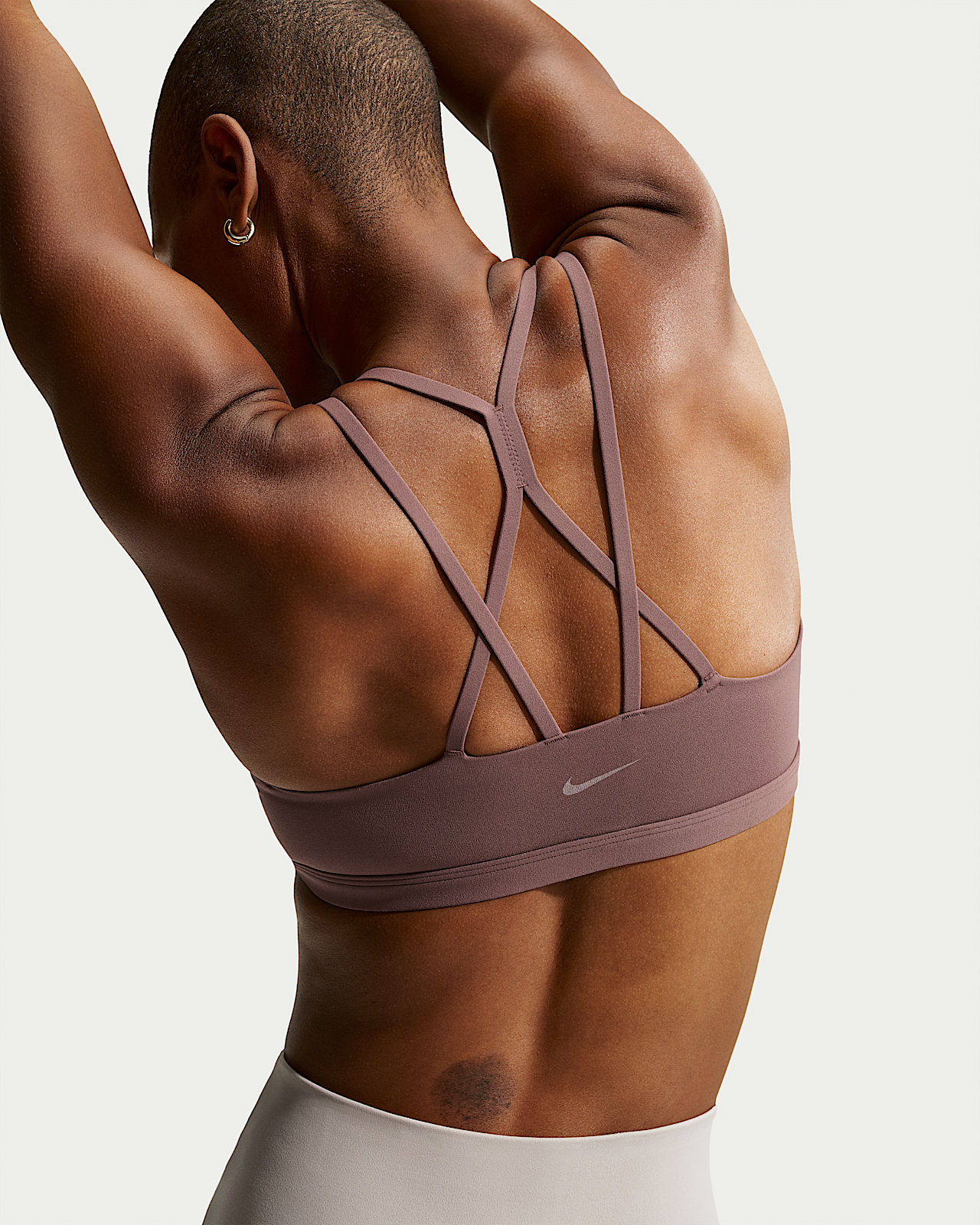 Женские  Nike Zenvy Strappy Light-Support Padded Sports Bra