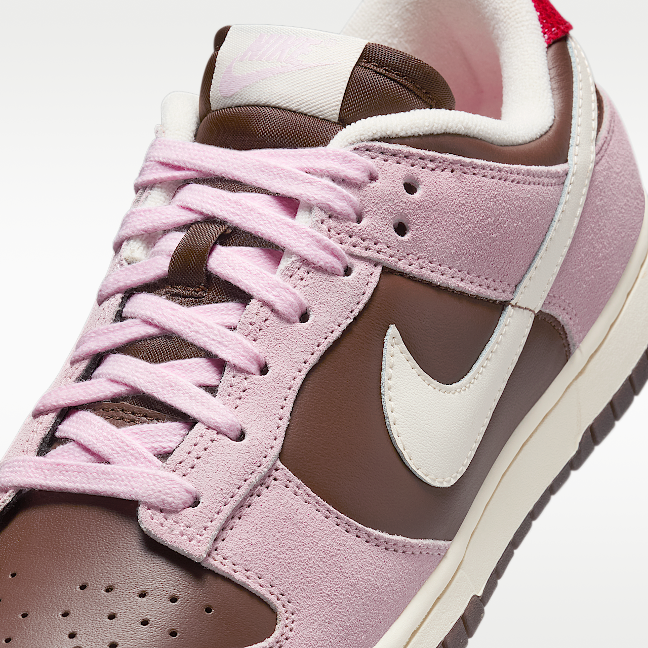Nike Dunk Low sneaker Cacao Wow/Pink Foam/University Red/Pale Ivory