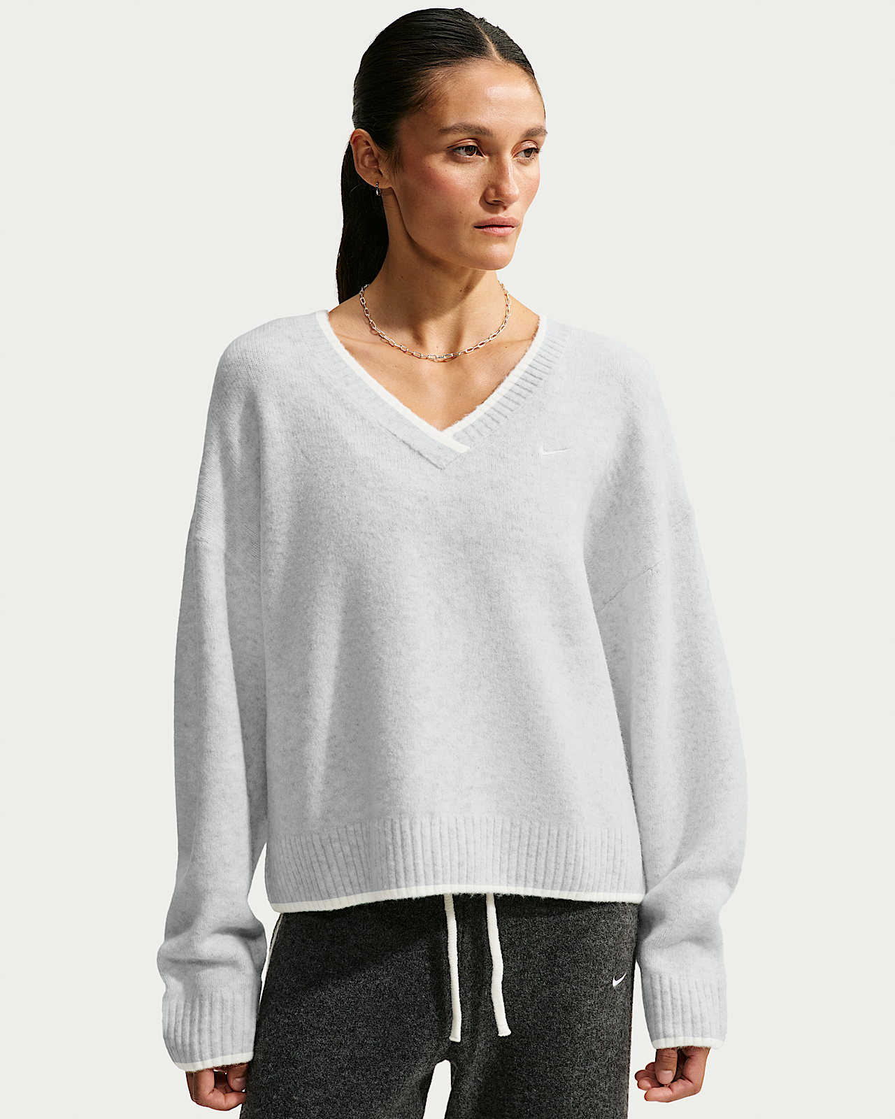 Женские  Nike Sportswear Chill Knit Loose V-Neck Sweater