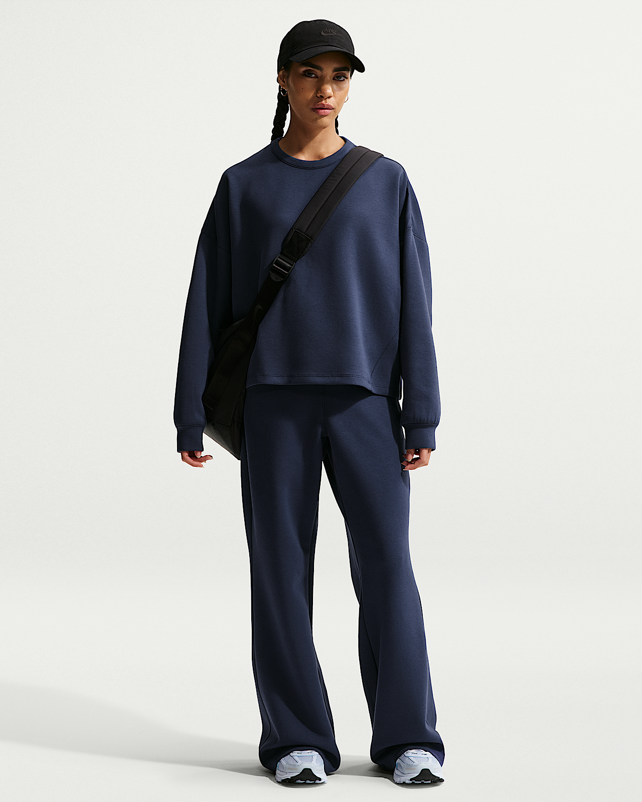 Женские  Nike 24.7 ImpossiblySoft Dri-FIT High-Waisted Loose Flared Pants