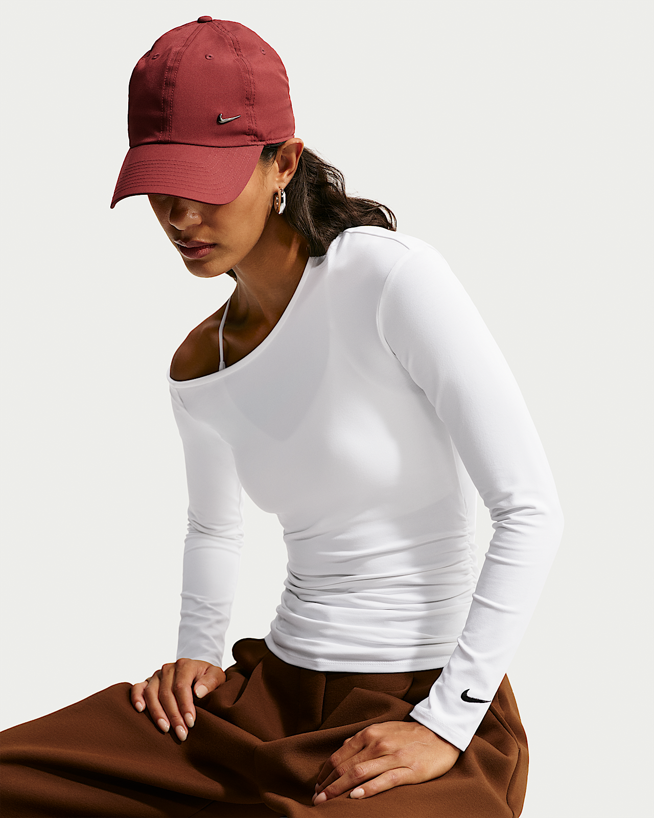 Женские тайтсы Nike Sportswear Tight Off-Shoulder Long-Sleeve Top