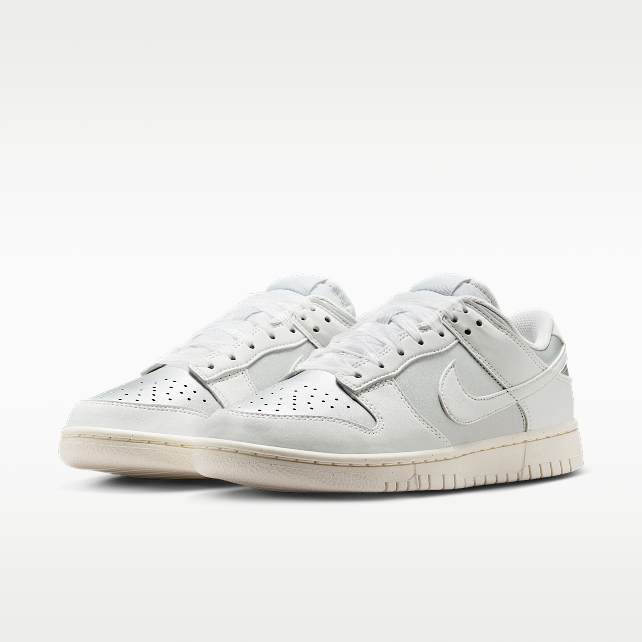 Nike Dunk Low sneaker Metallic Platinum/Pale Ivory/Summit White