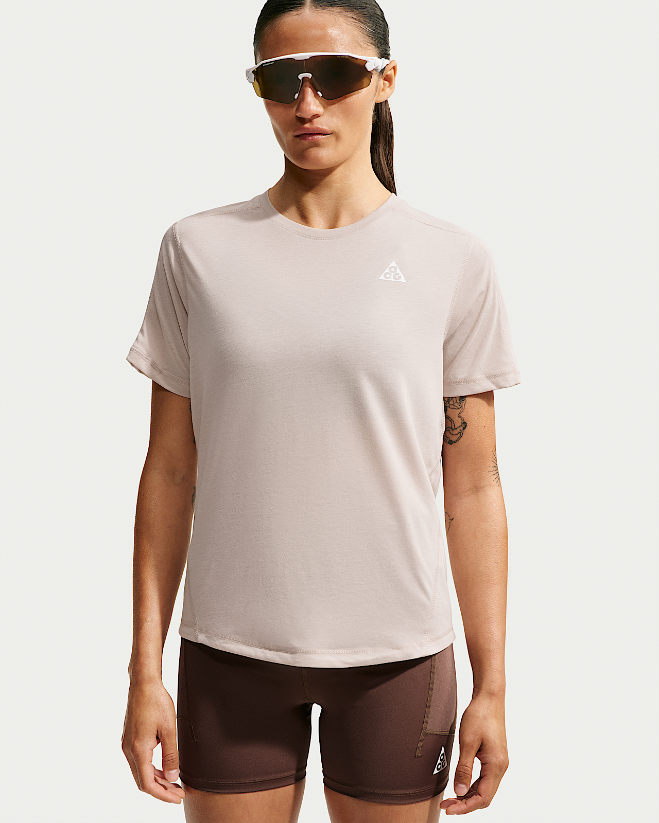 Женские шорты Nike ACG Dri-FIT Short-Sleeve Trail Top для бега