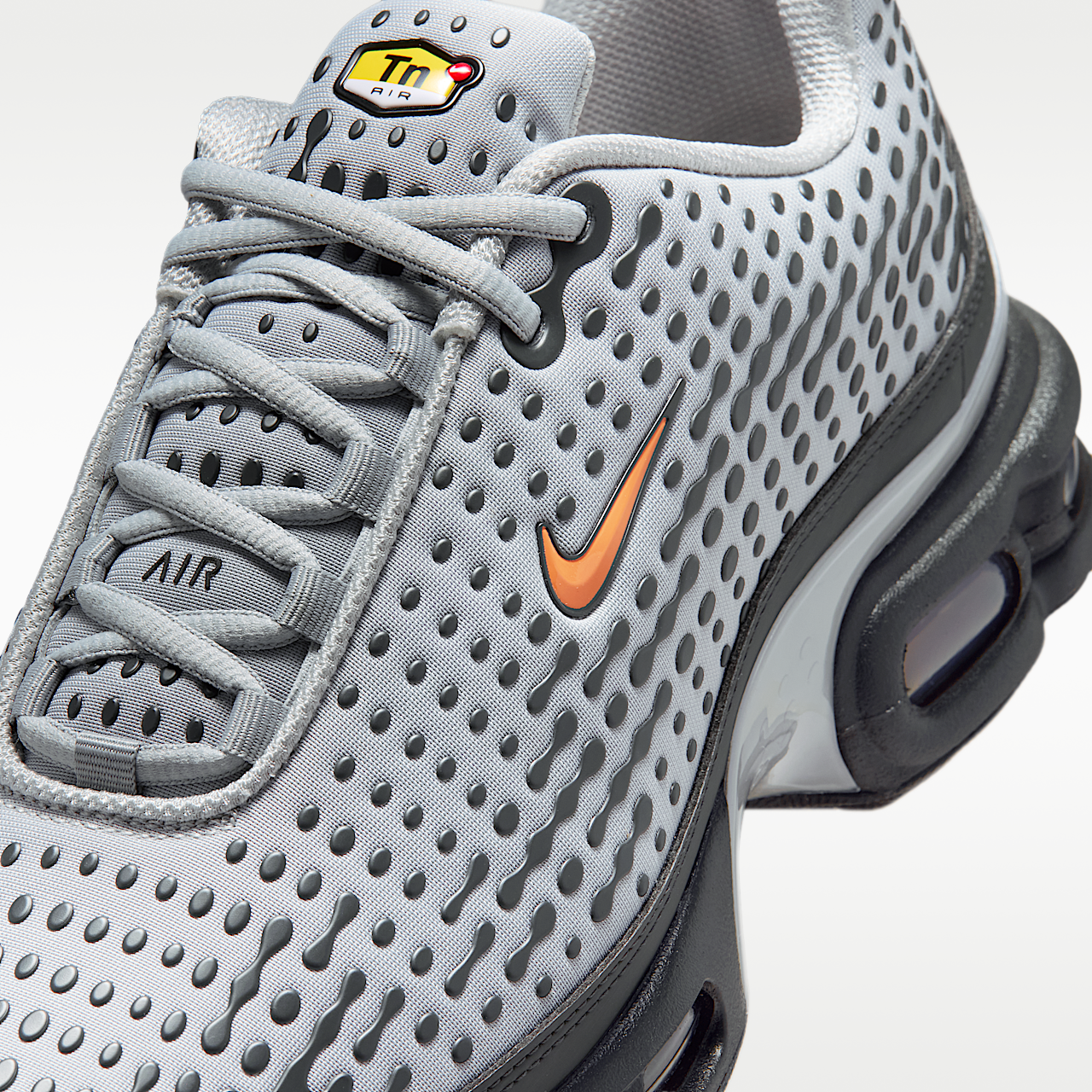 Nike Air Max Plus sneaker Light Smoke Grey/Dark Smoke Grey/Hot Curry