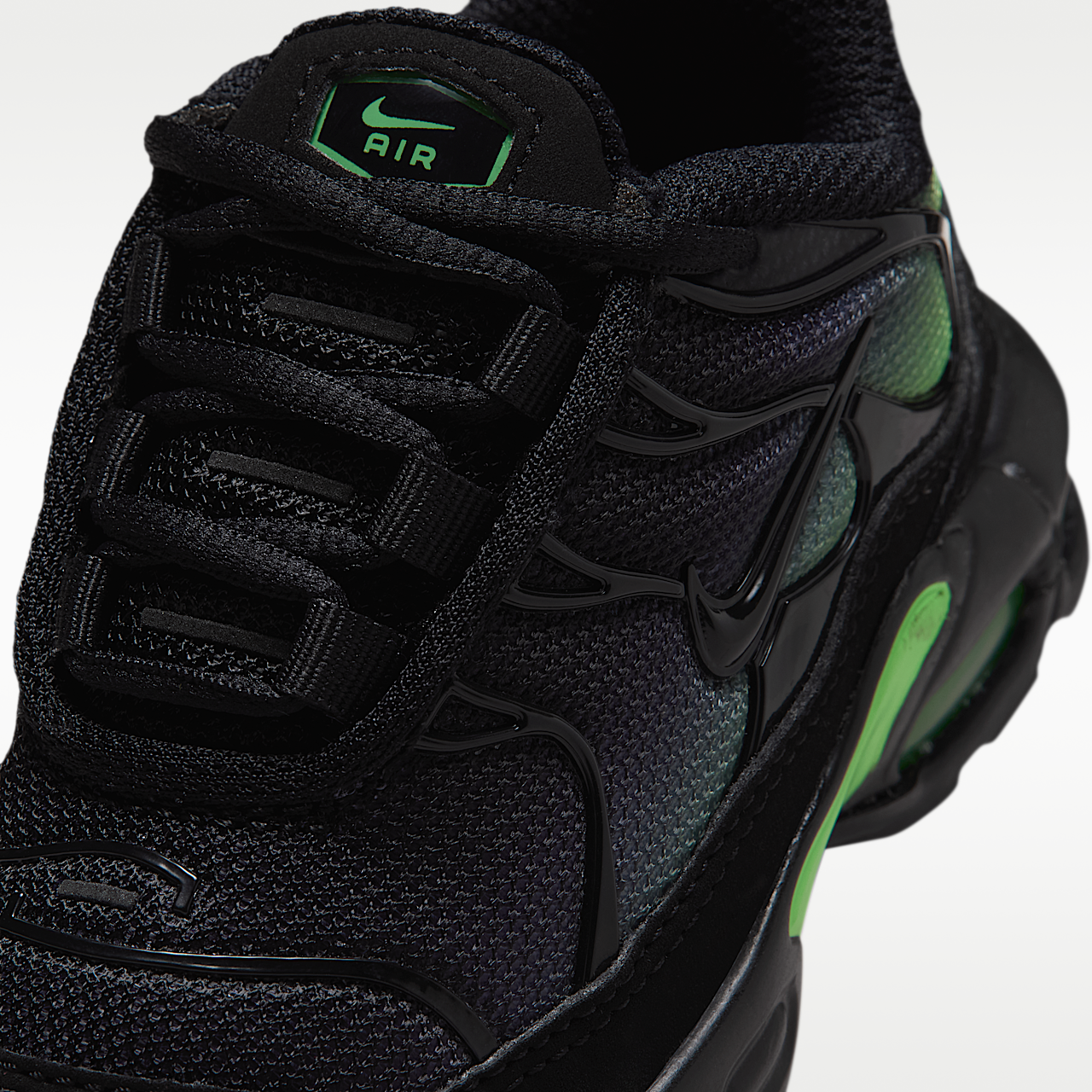 Nike Air Max Plus sneaker Zwart/Illusion Green/Zwart