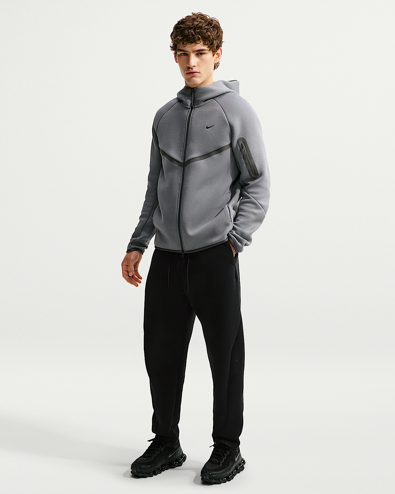 Мужские  Nike Tech Loose Fleece Pants