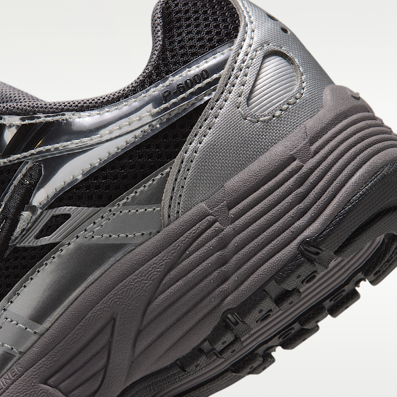 Nike P-6000 sneaker Zwart/Pencil Point/Dark Grey/Metallic Silver