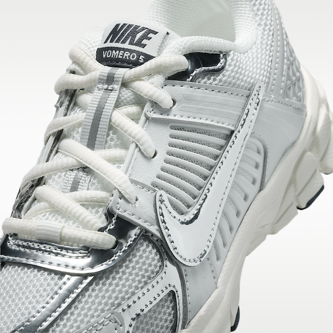 Nike Vomero sneaker Photon Dust/Gridiron/Sail/Chrome