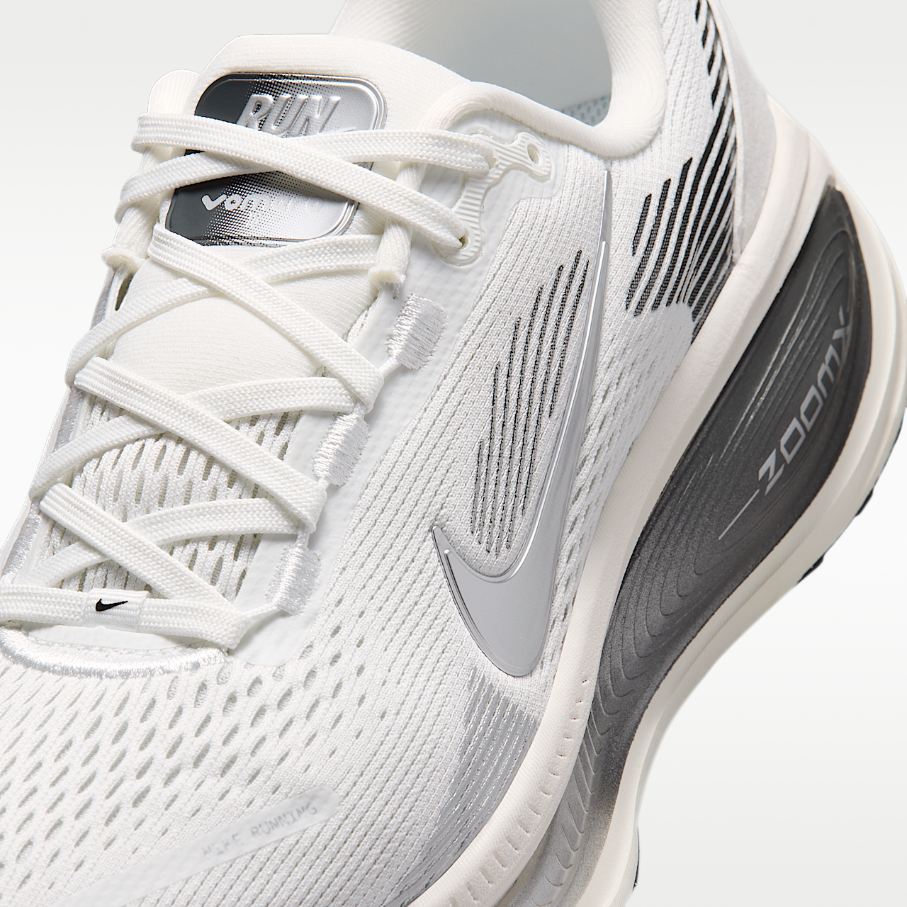 Nike Vomero sneaker Summit White/Sail/Photon Dust/Metallic Silver