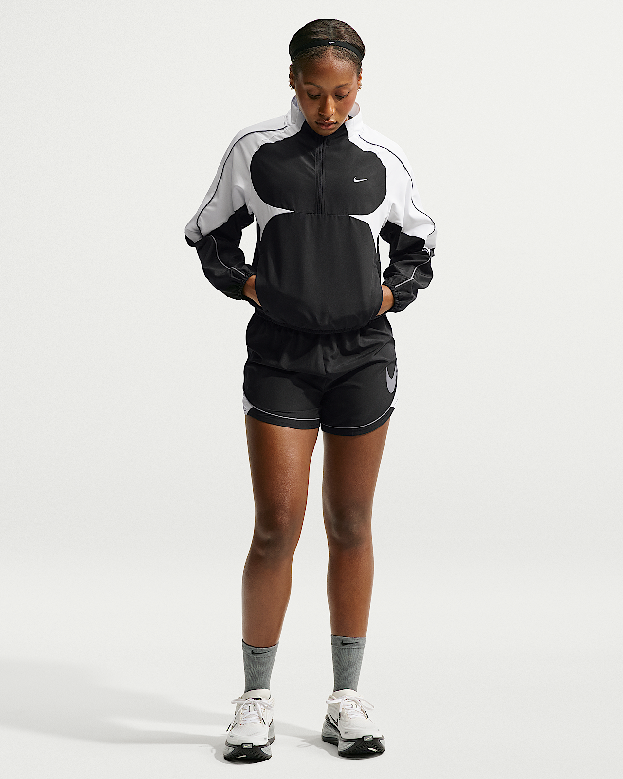 Женские шорты Nike Swoosh Dri-FIT Mid-Rise Unlined Shorts для бега