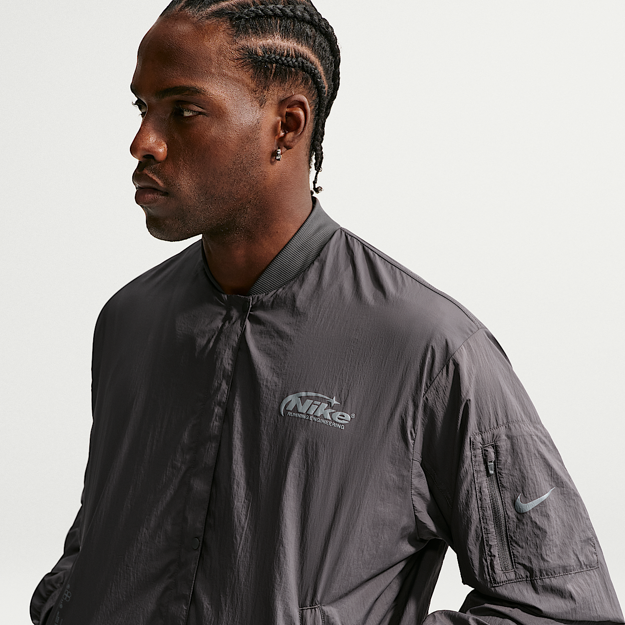 Nike (Medium Ash)