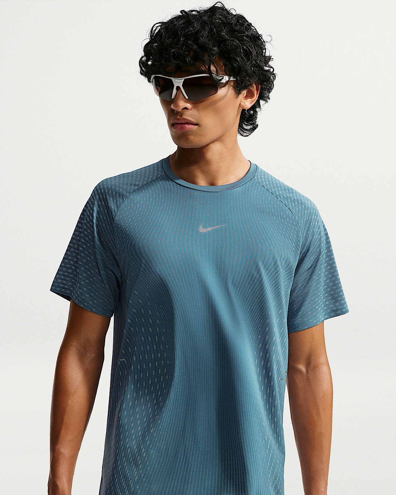 Мужские шорты Nike Stride Aero-FIT Short-Sleeve Top для бега