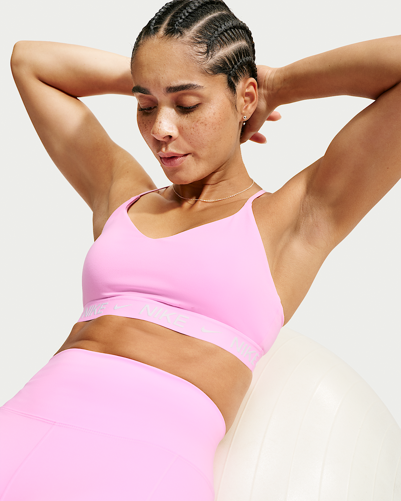 Женские  Nike Indy Light Support Padded Adjustable Sports Bra